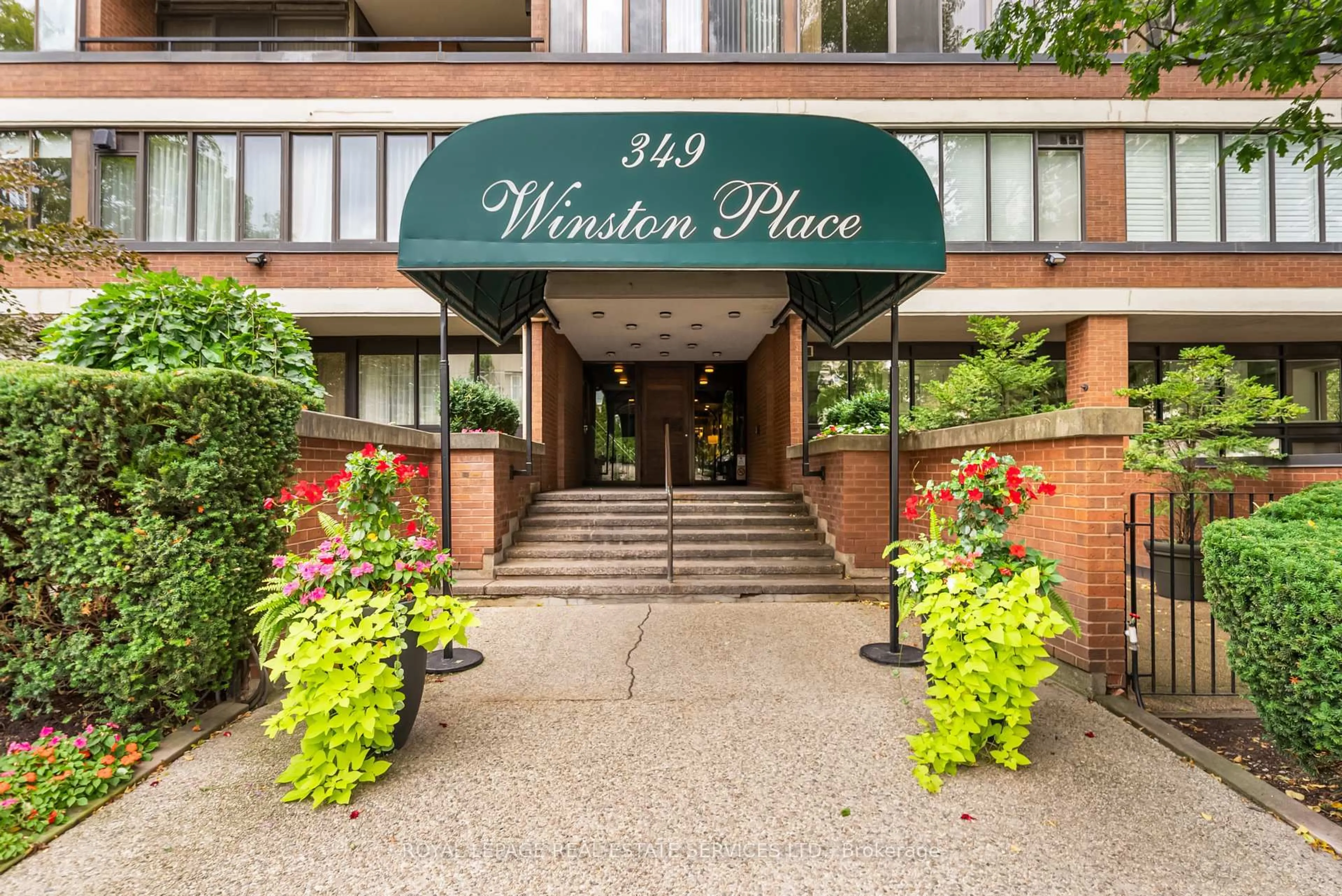 Indoor foyer for 349 St.Clair Ave #402, Toronto Ontario M5P 1M3