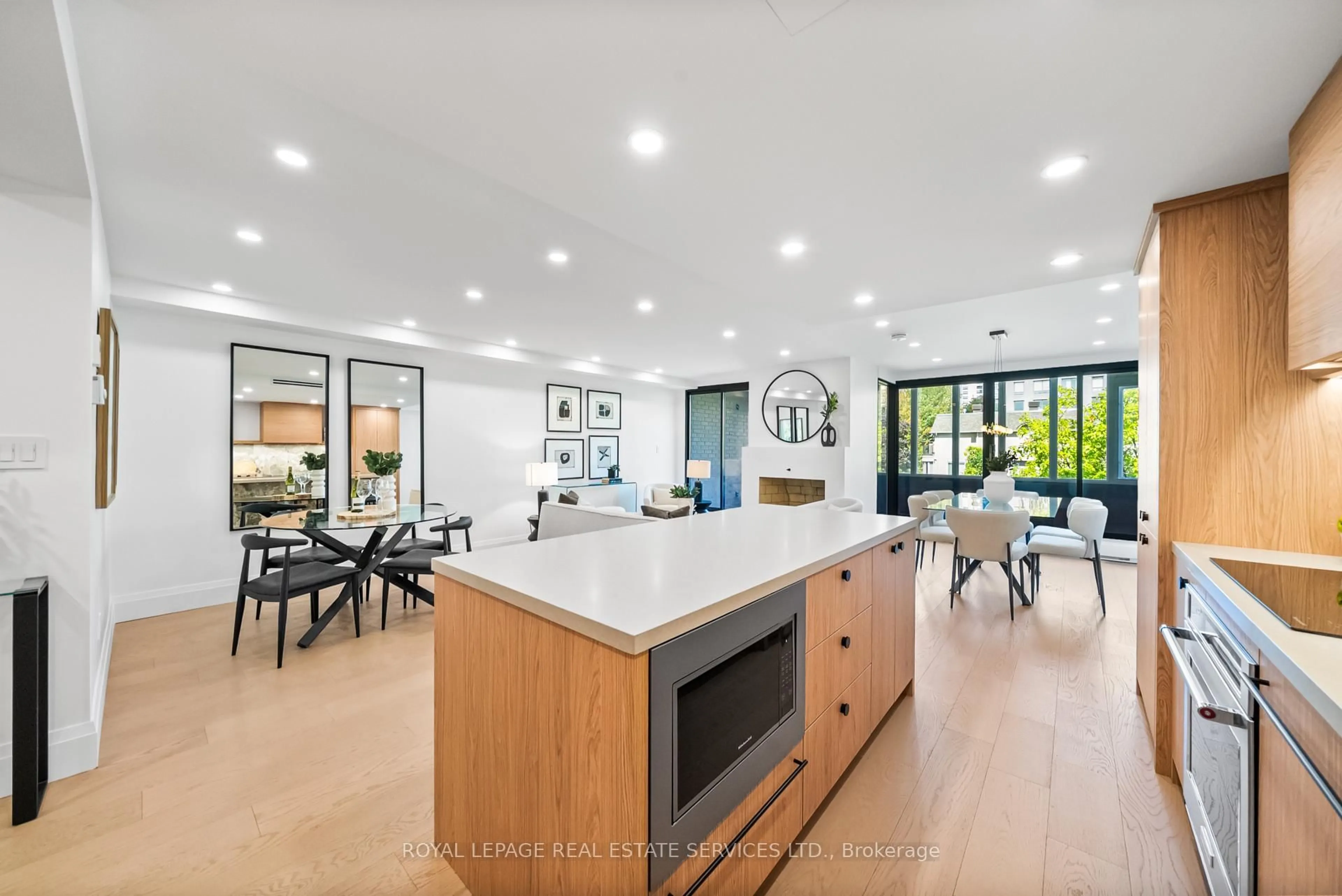 Open concept kitchen, unknown for 349 St.Clair Ave #402, Toronto Ontario M5P 1M3