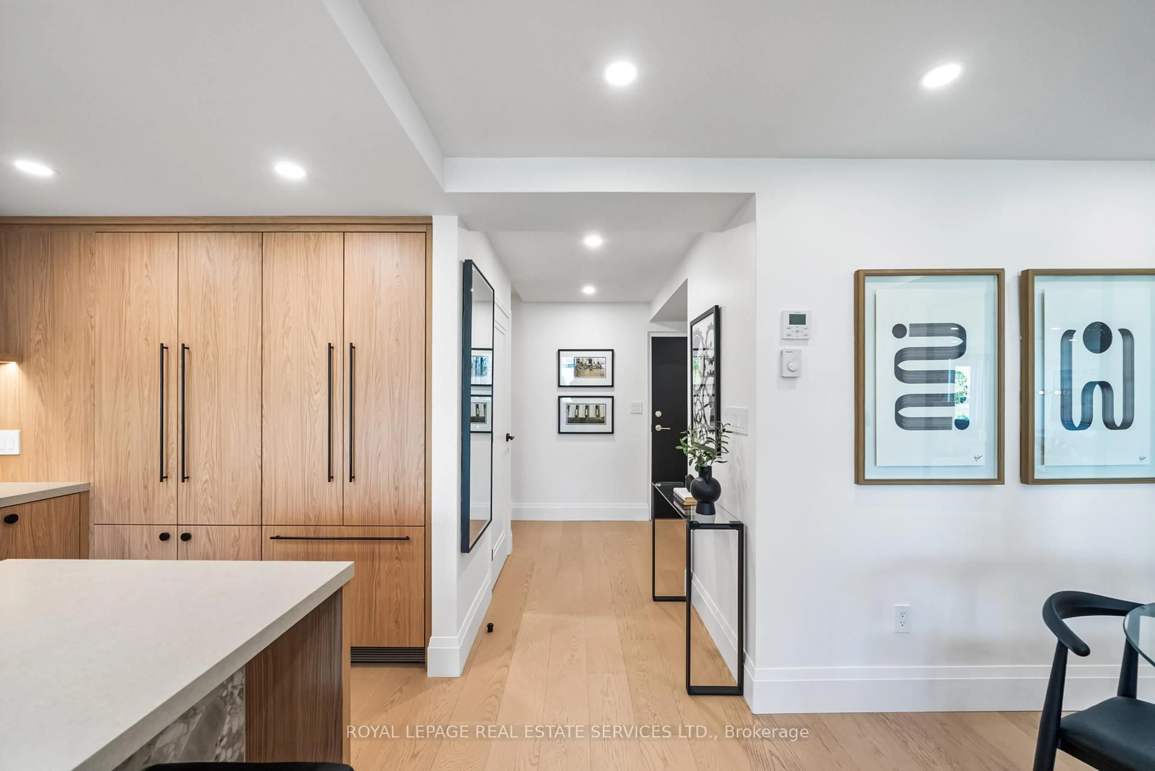 Unknown for 349 St Clair Ave #402, Toronto Ontario M5P 1M3