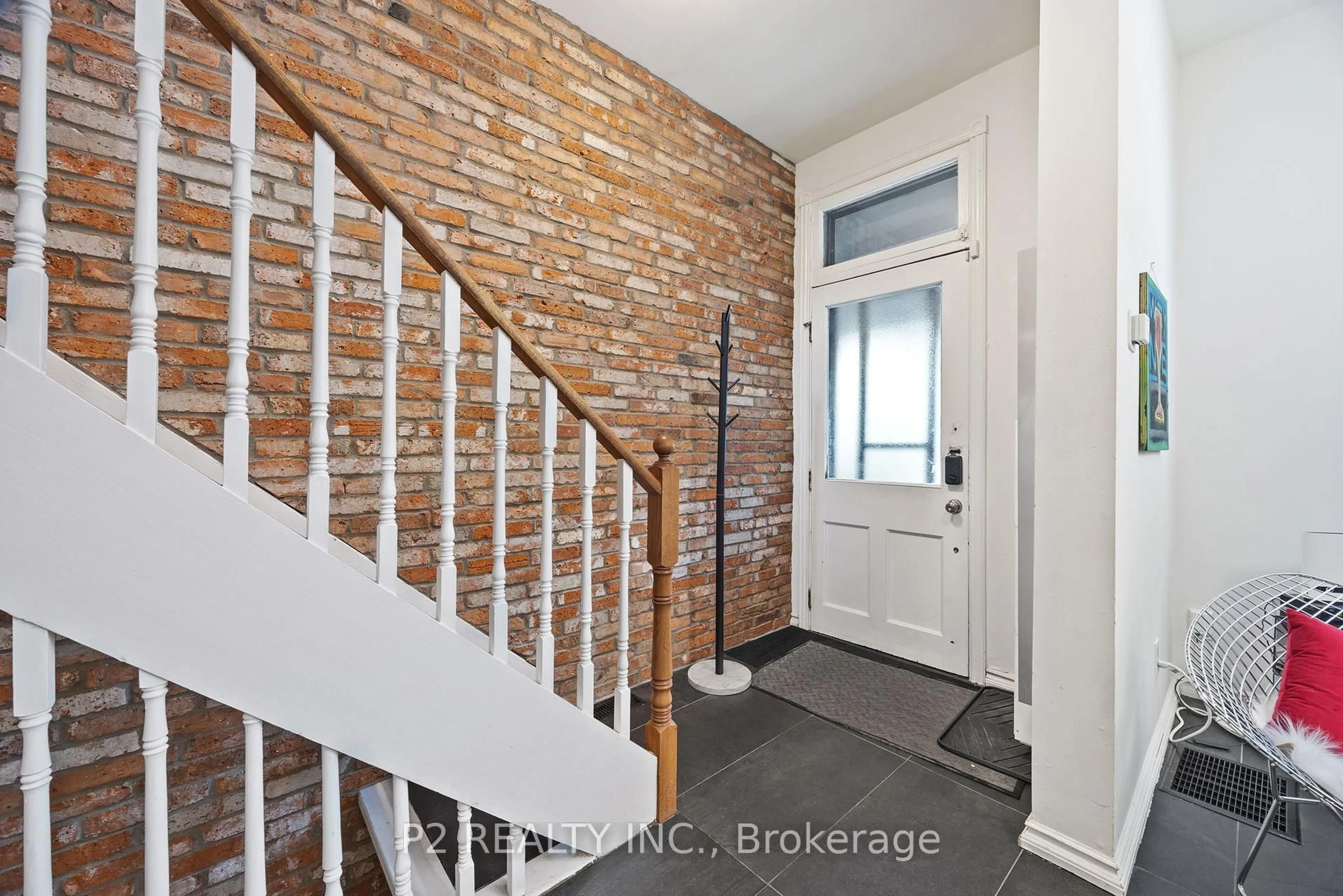 Indoor entryway for 84 London St #206, Toronto Ontario M6G 1N5