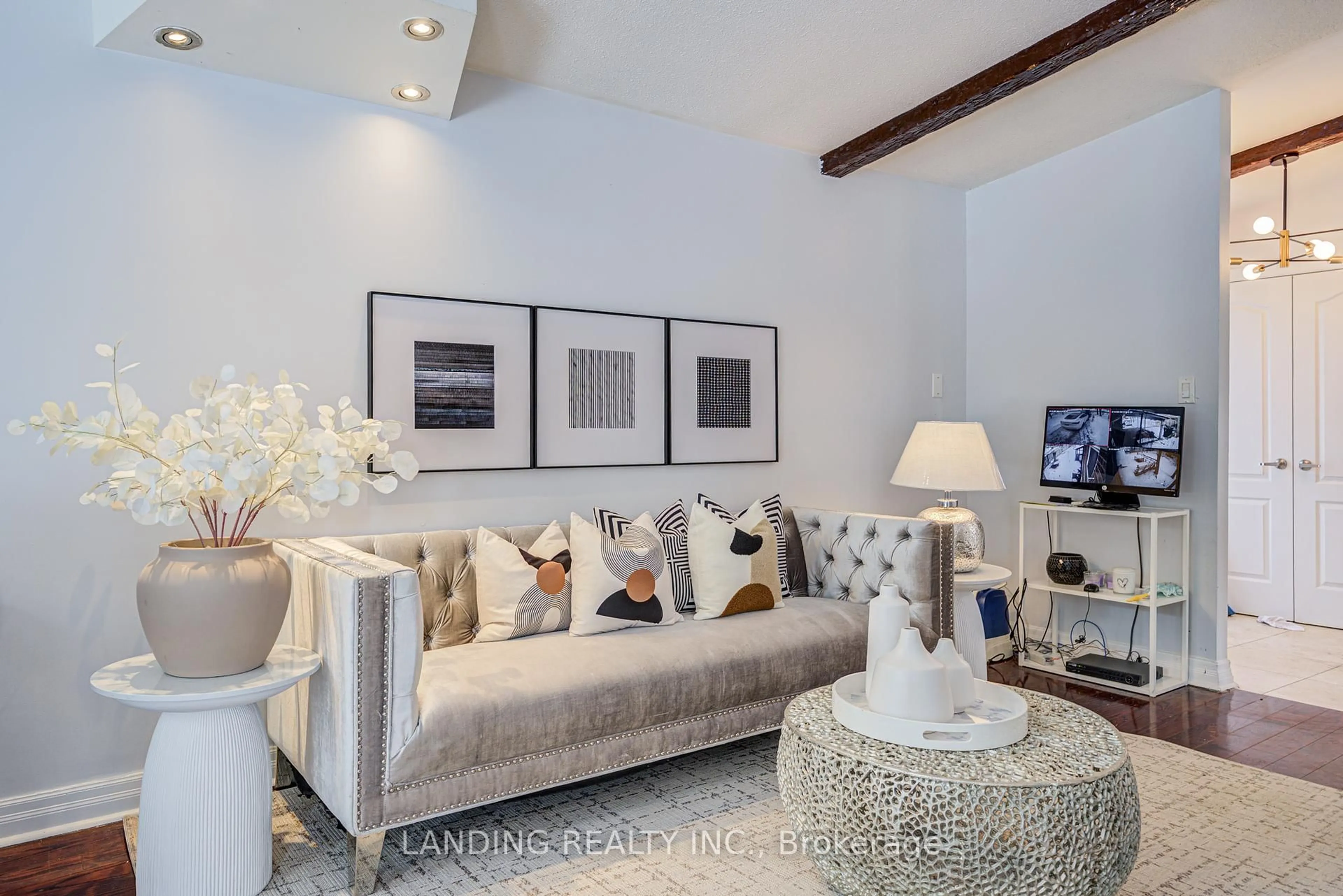 Living room with furniture, unknown for 61 Kingslake Rd, Toronto Ontario M2J 3E4