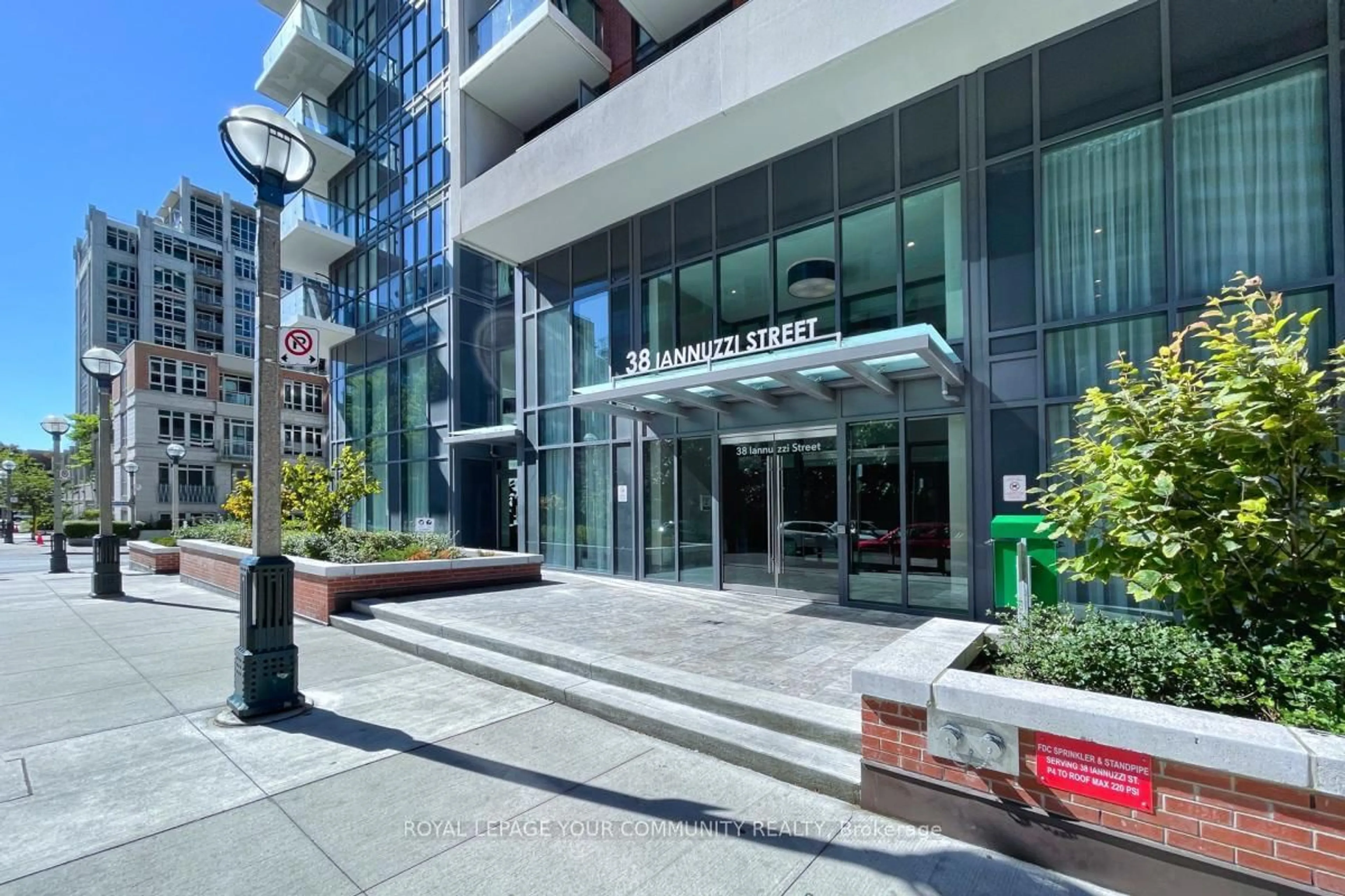 Indoor foyer for 38 Iannuzzi St #1706, Toronto Ontario M5V 0S2