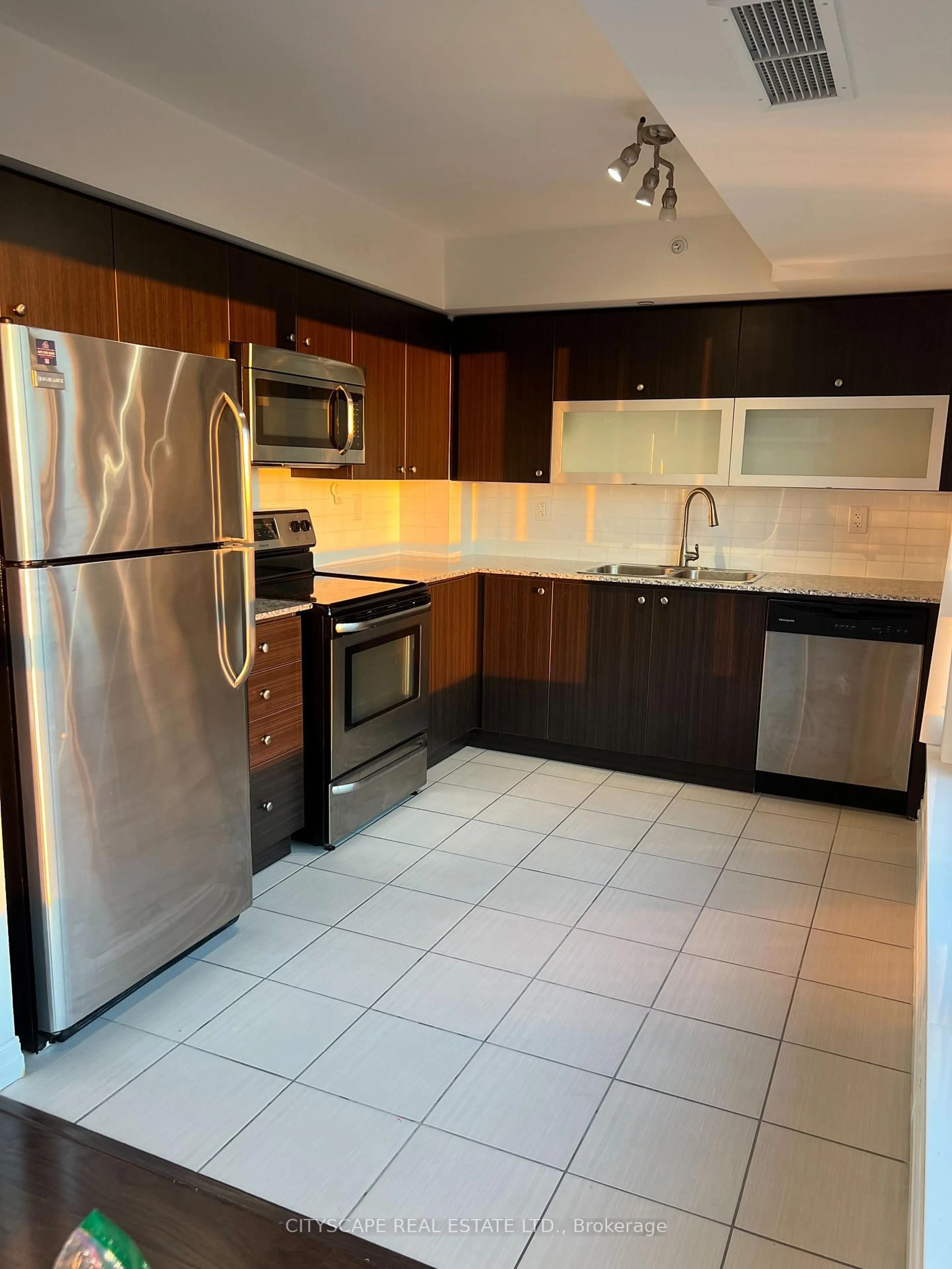 Standard kitchen, ceramic/tile floor for 275 Yorkland Rd #2602, Toronto Ontario M2J 0A7