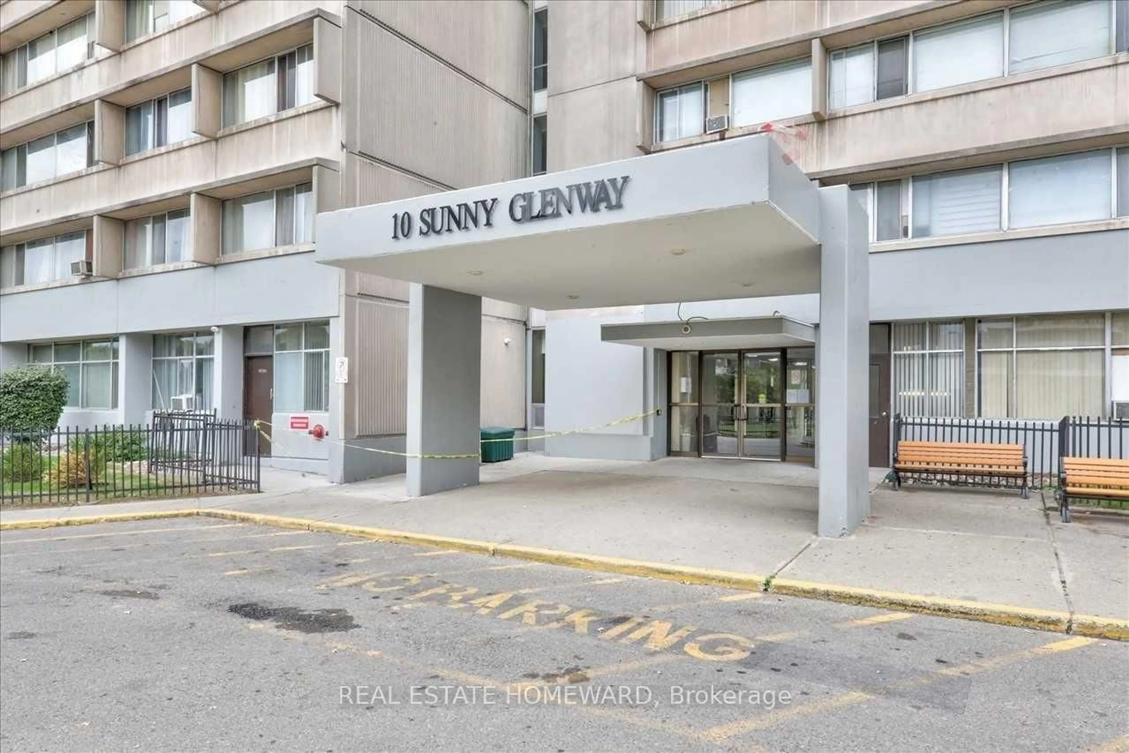 Indoor entryway for 10 Sunny Glen Way #1212, Toronto Ontario M3C 2Z3