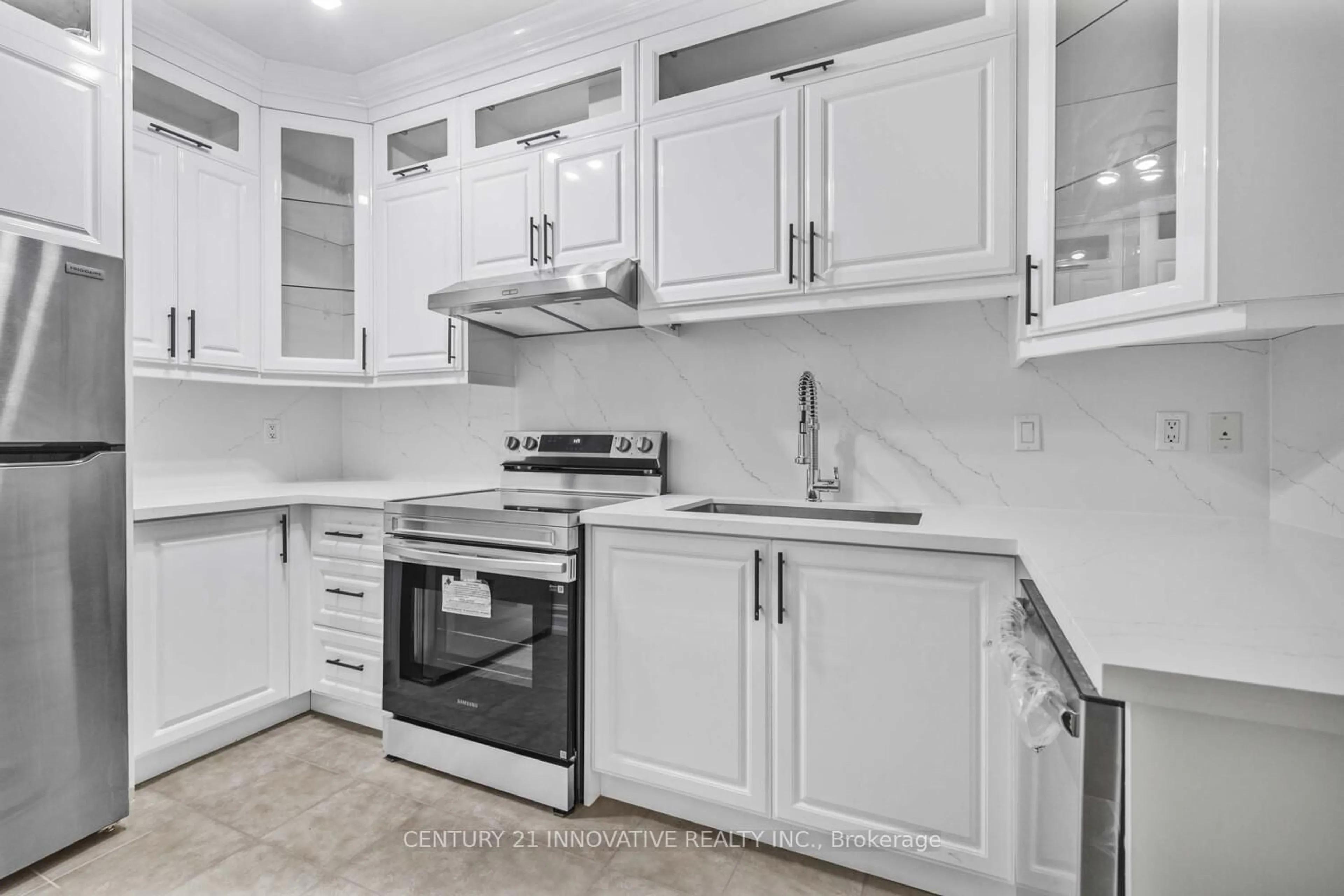 Standard kitchen, ceramic/tile floor for 393 King St #302, Toronto Ontario M5V 3G8