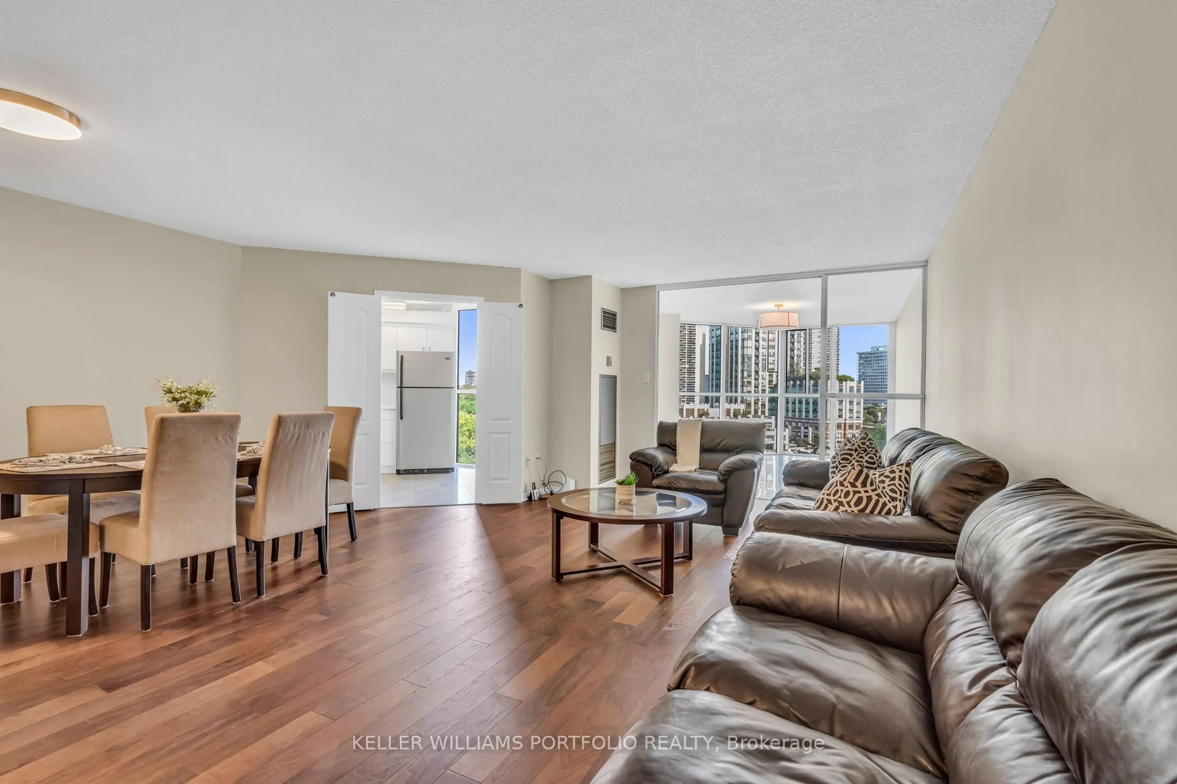 Living room with furniture, unknown for 10 Tichester Rd #805, Toronto Ontario M5P 3M4