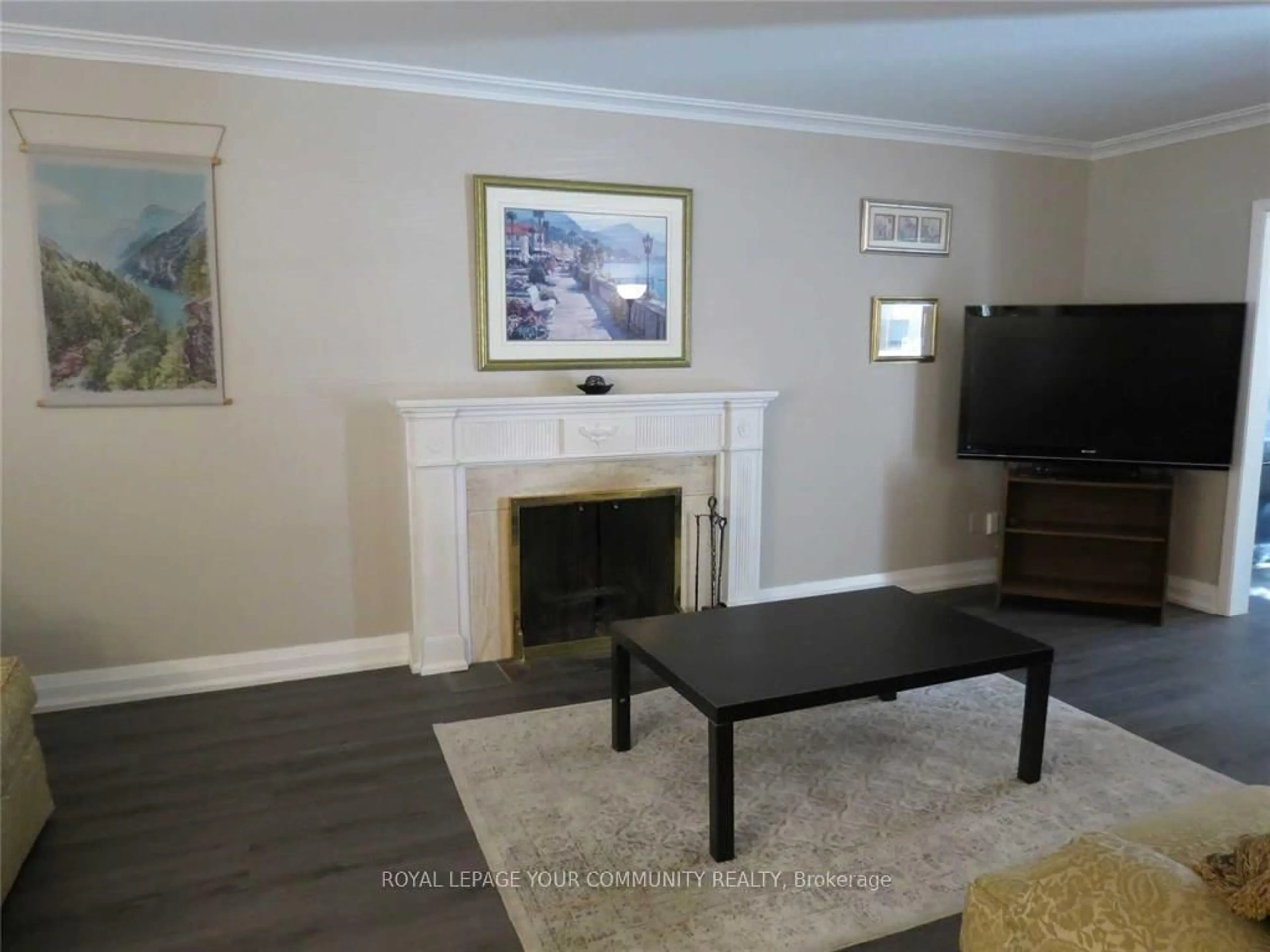 Living room with furniture, unknown for 19 Danville Dr, Toronto Ontario M2P 1H7