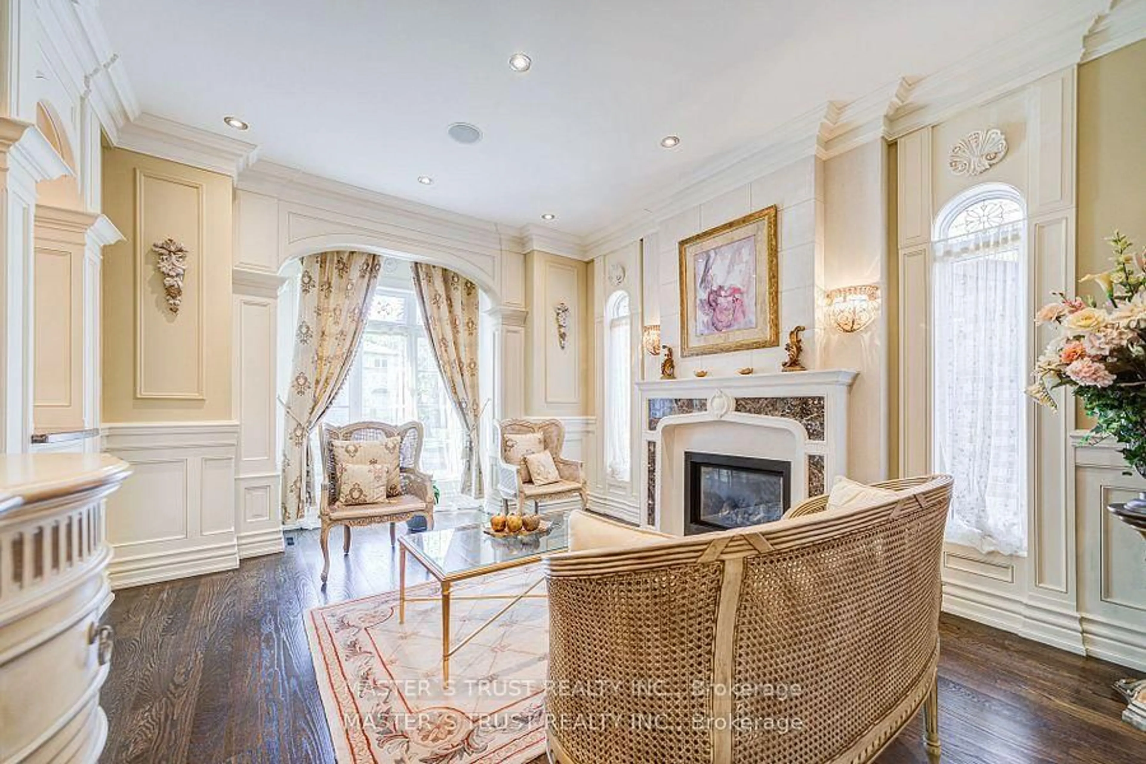 Living room with furniture, unknown for 216 Parkview Ave, Toronto Ontario M2N 3Y8