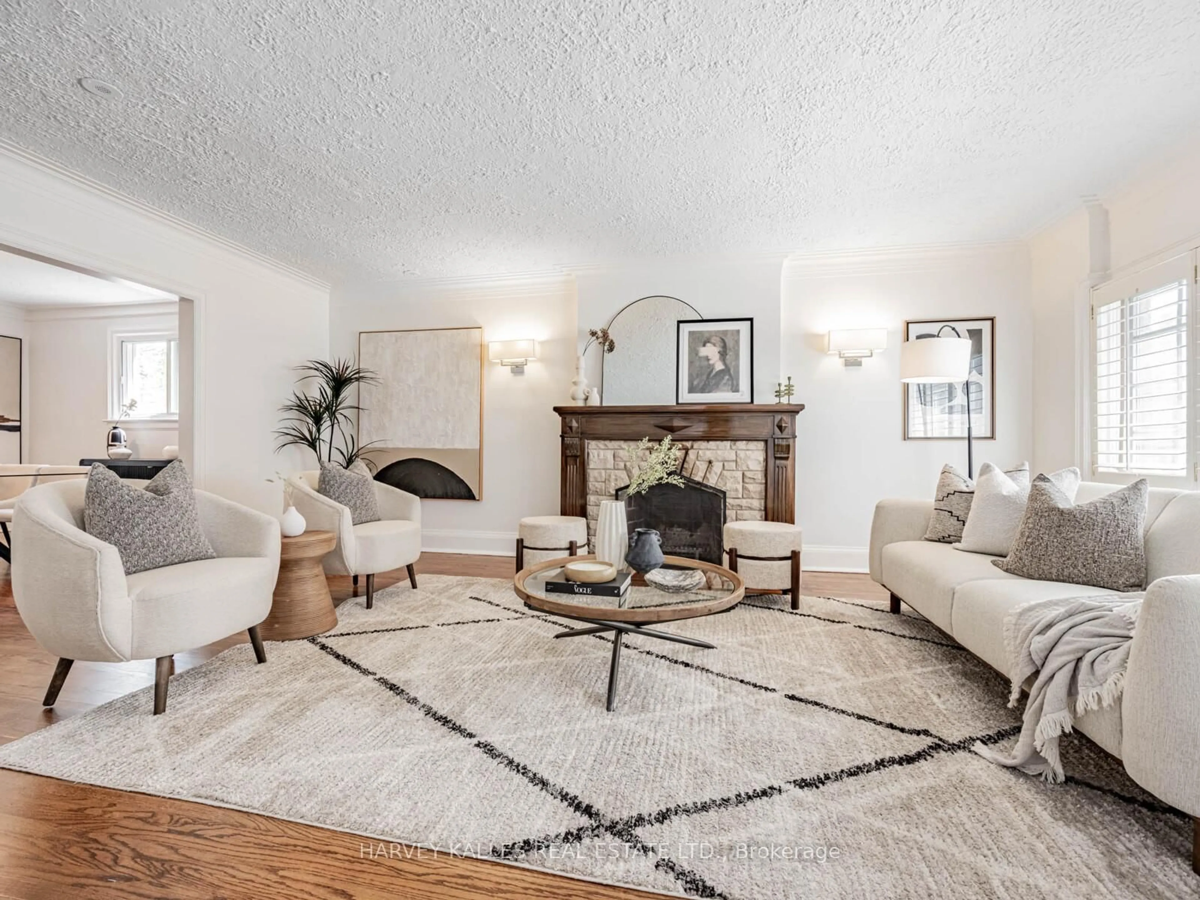 Living room with furniture, carpet floor for 191 Glen Cedar Rd, Toronto Ontario M6C 3G9