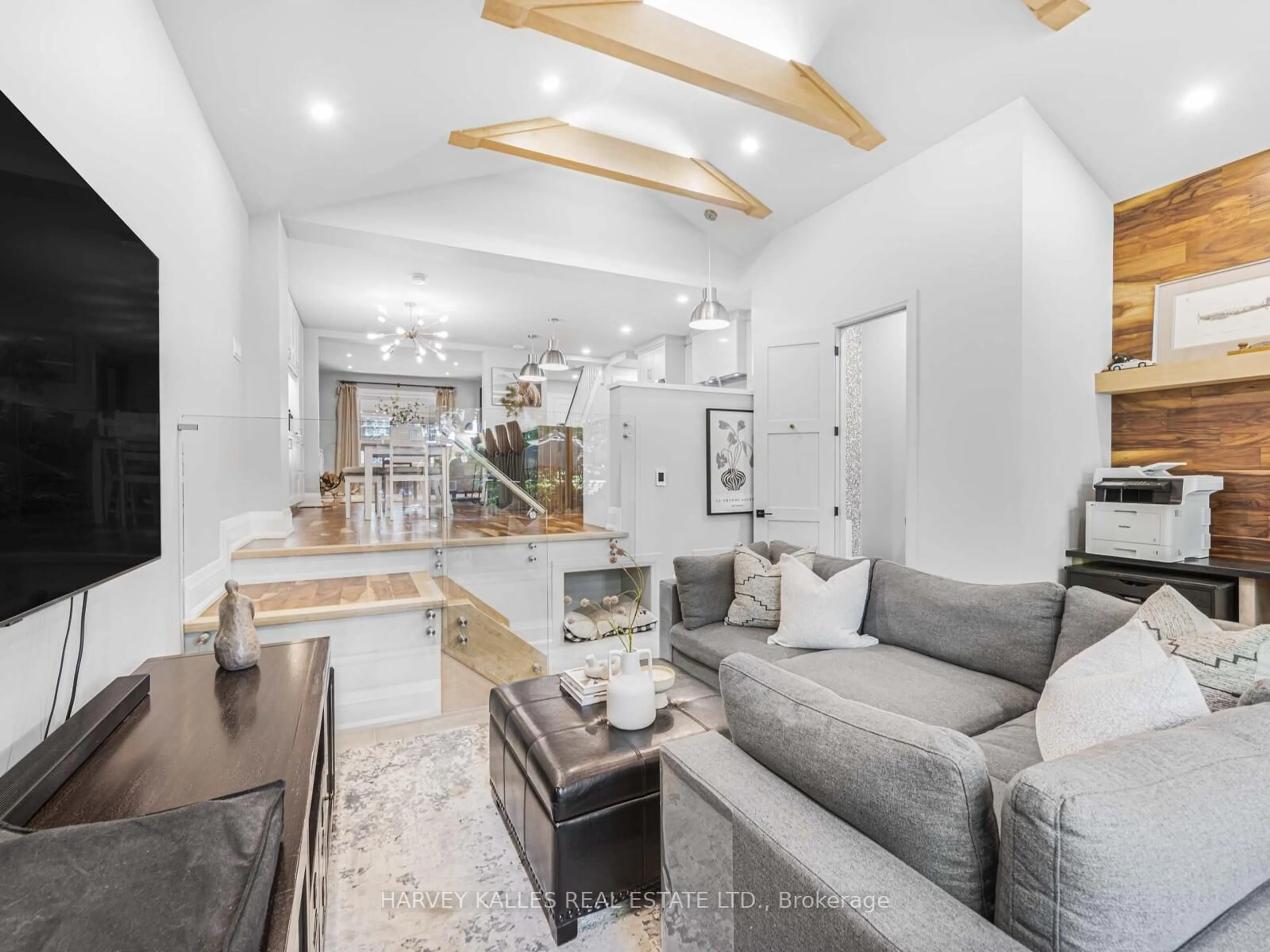 Living room with furniture, unknown for 116 Pinewood Ave, Toronto Ontario M6C 2V3