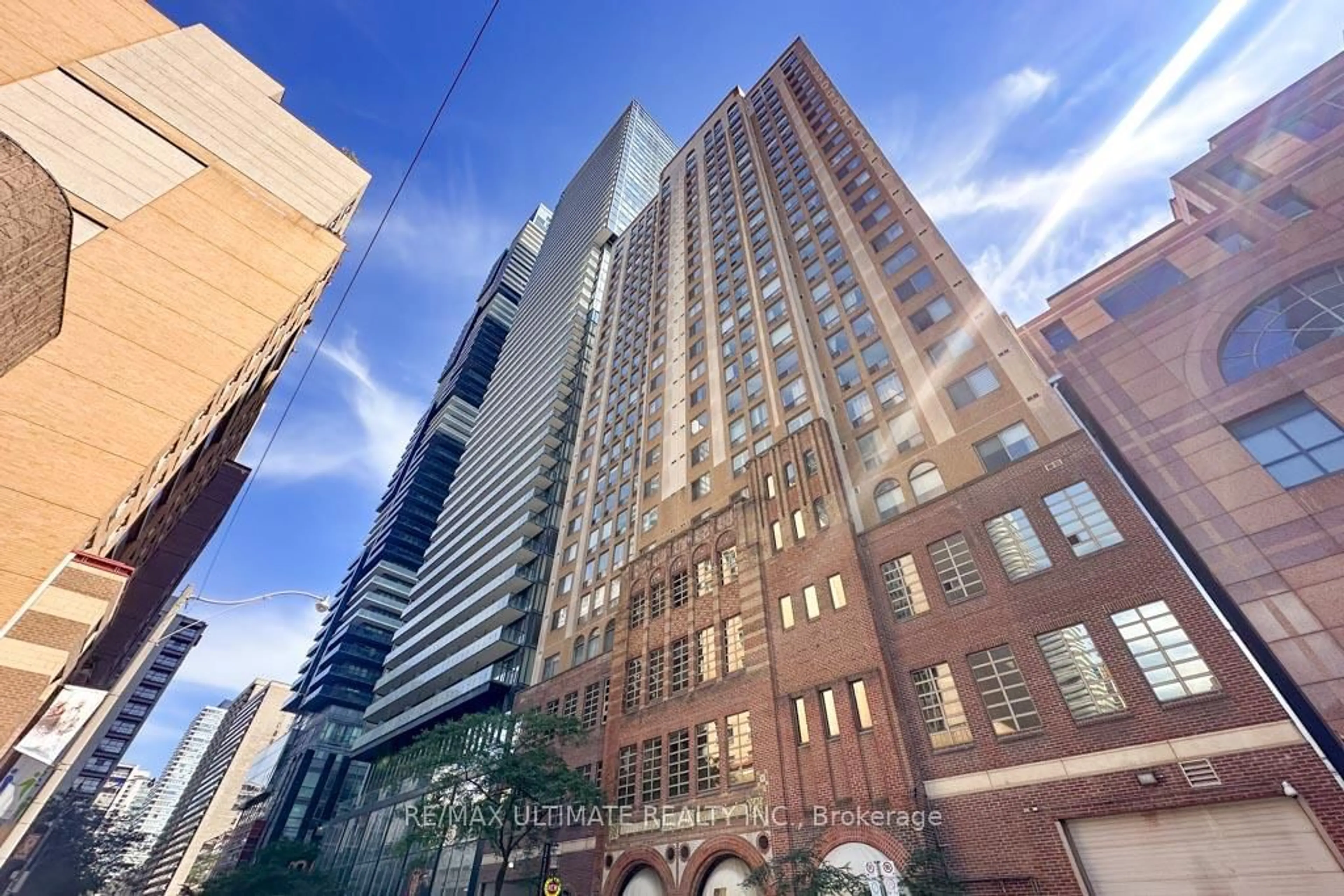 Indoor foyer for 25 Grenville St #1010, Toronto Ontario M4Y 2X5