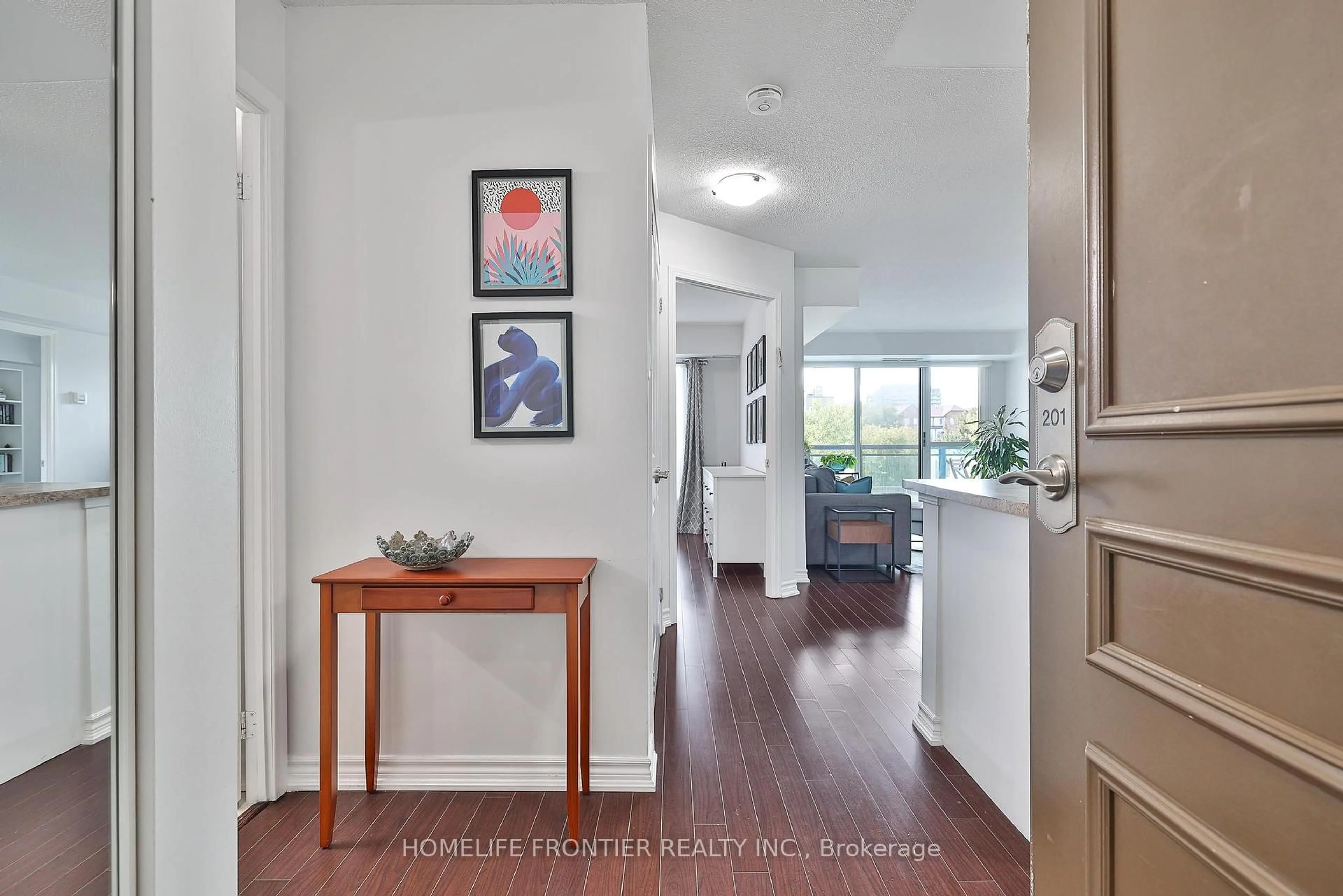 Indoor entryway for 920 Sheppard Ave #201, Toronto Ontario M3H 2T6