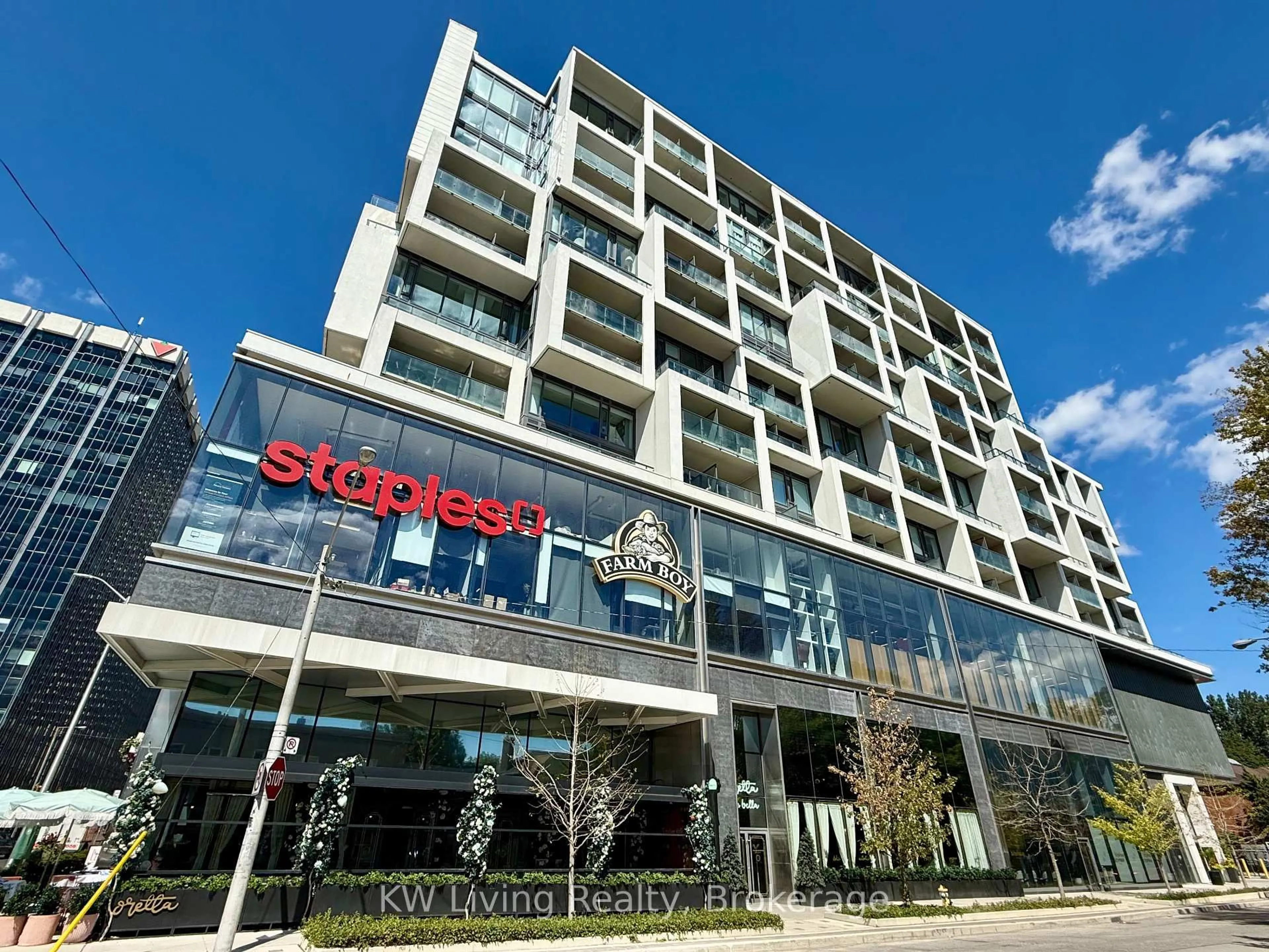 Indoor foyer for 8 Hillsdale Ave #725, Toronto Ontario M4S 0B2