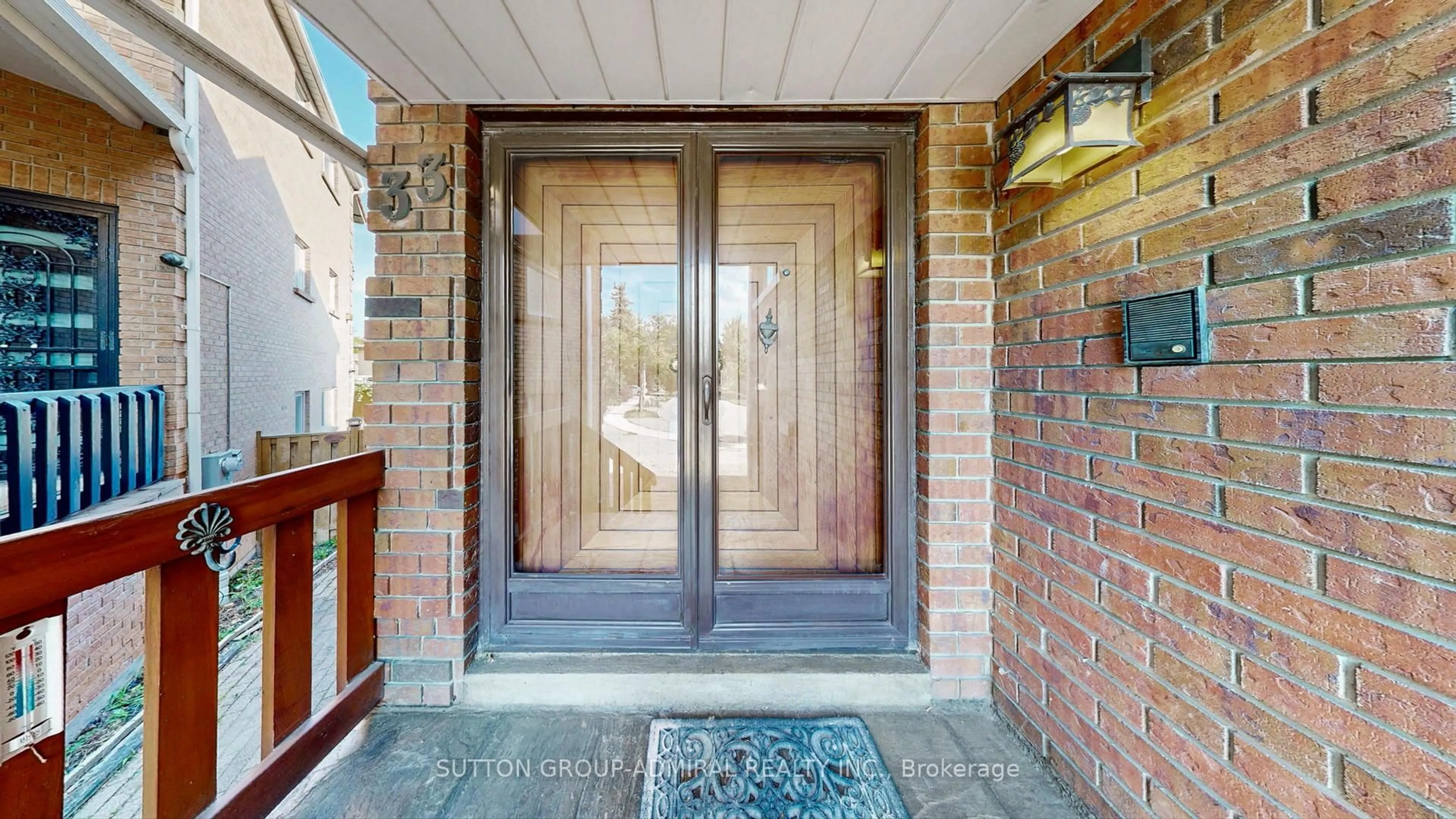 Indoor entryway for 33 Carnival Crt, Toronto Ontario M2R 3T7