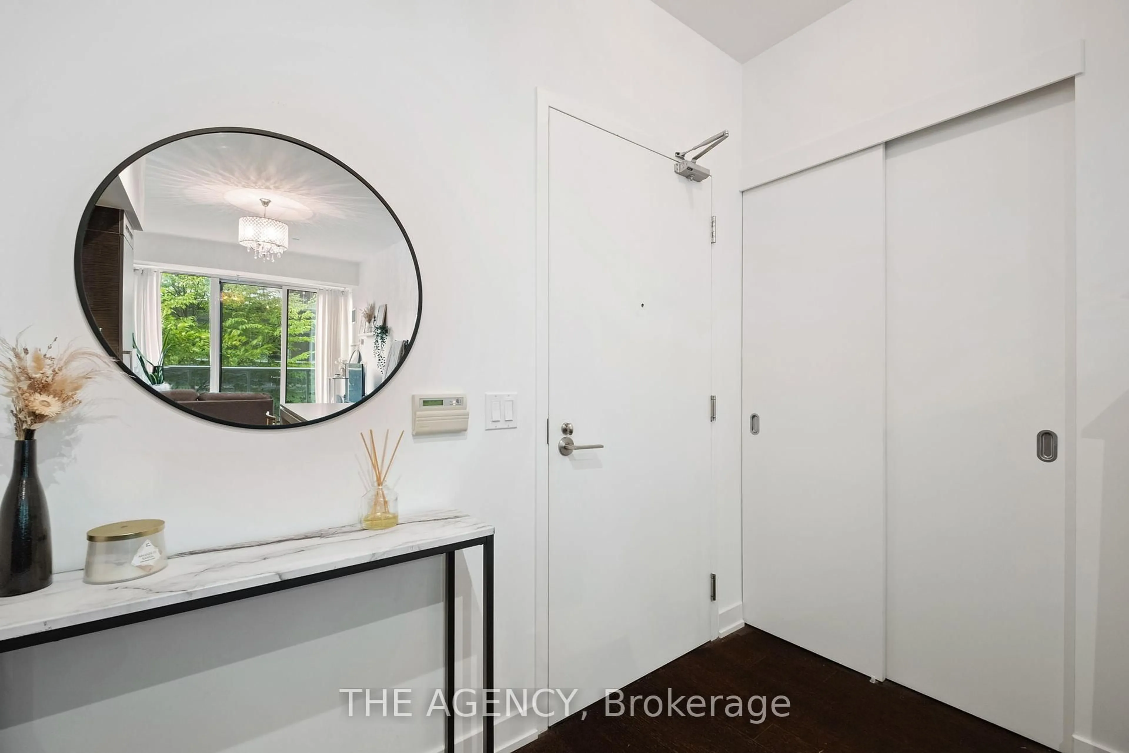 Indoor entryway for 1030 King St #457, Toronto Ontario M6K 0B4