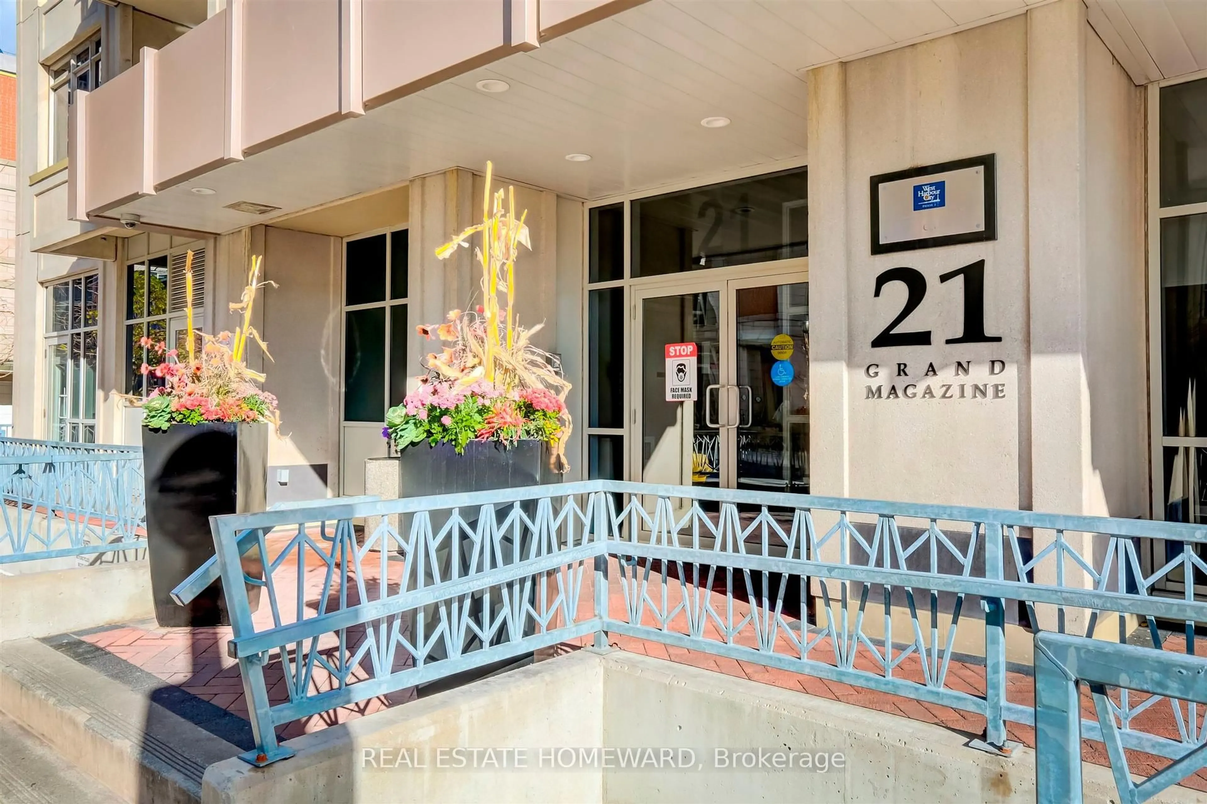 Indoor foyer for 21 Grand Magazine St #908, Toronto Ontario M5V 1B5