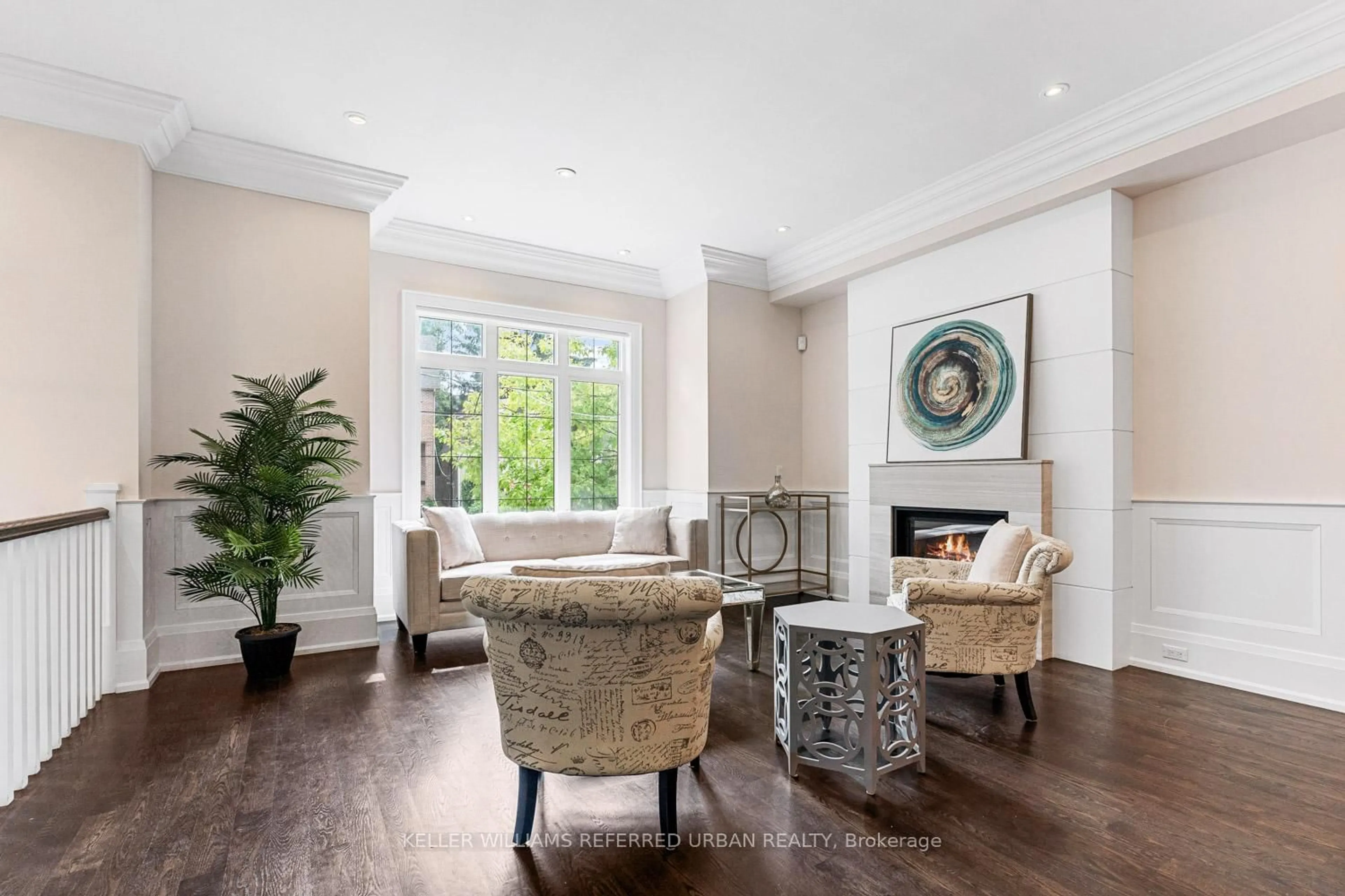 Living room with furniture, unknown for 506 Castlefield Ave, Toronto Ontario M5N 1L6