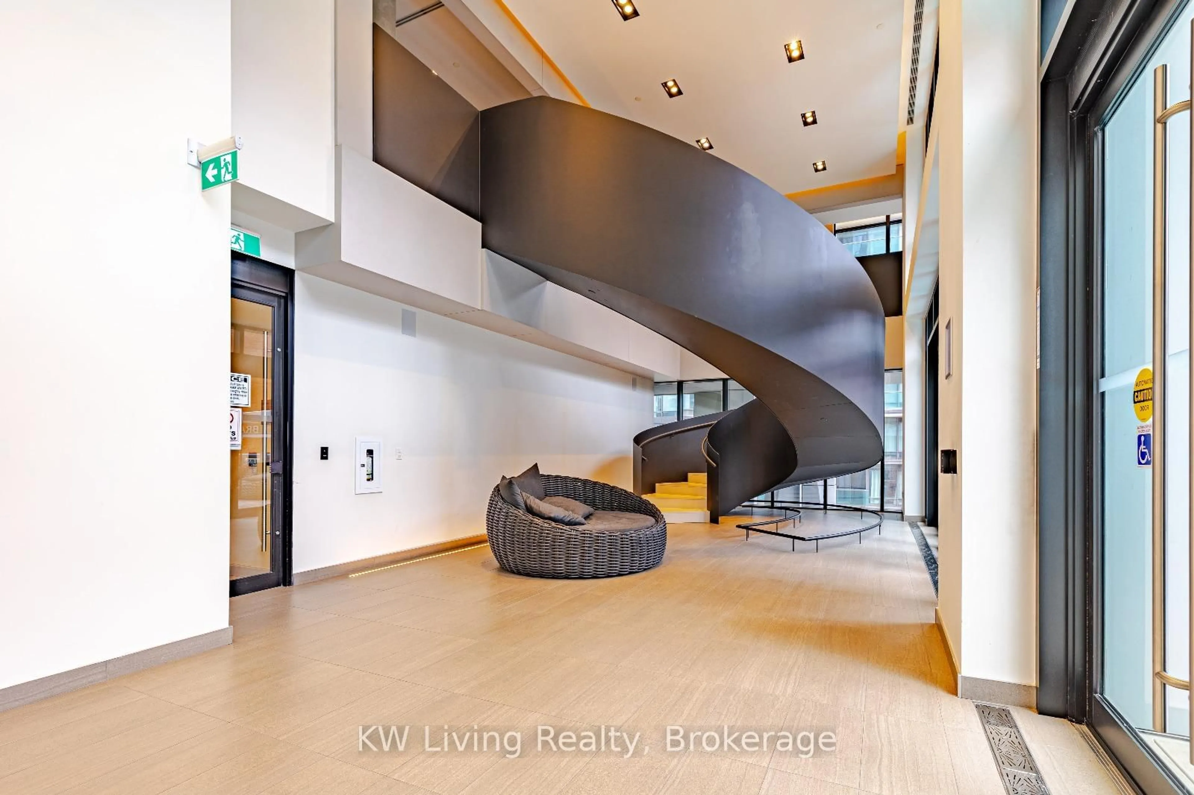 Indoor foyer for 1 Yorkville Ave #4009, Toronto Ontario M4W 0B1