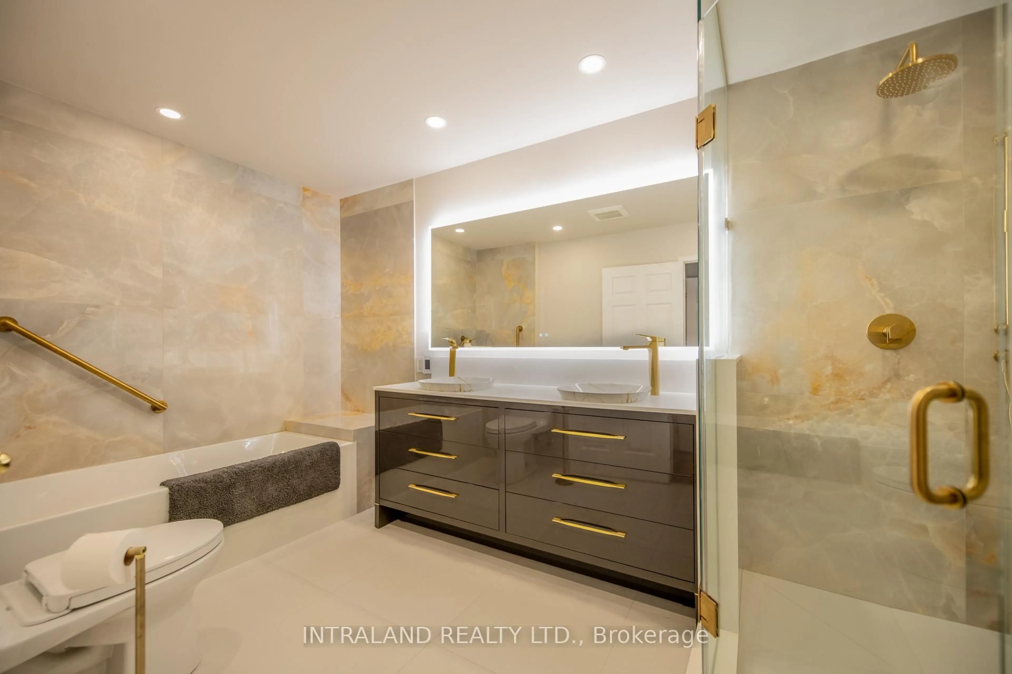 Contemporary bathroom, ceramic/tile floor for 4200 Bathurst St #705, Toronto Ontario M3H 6C7