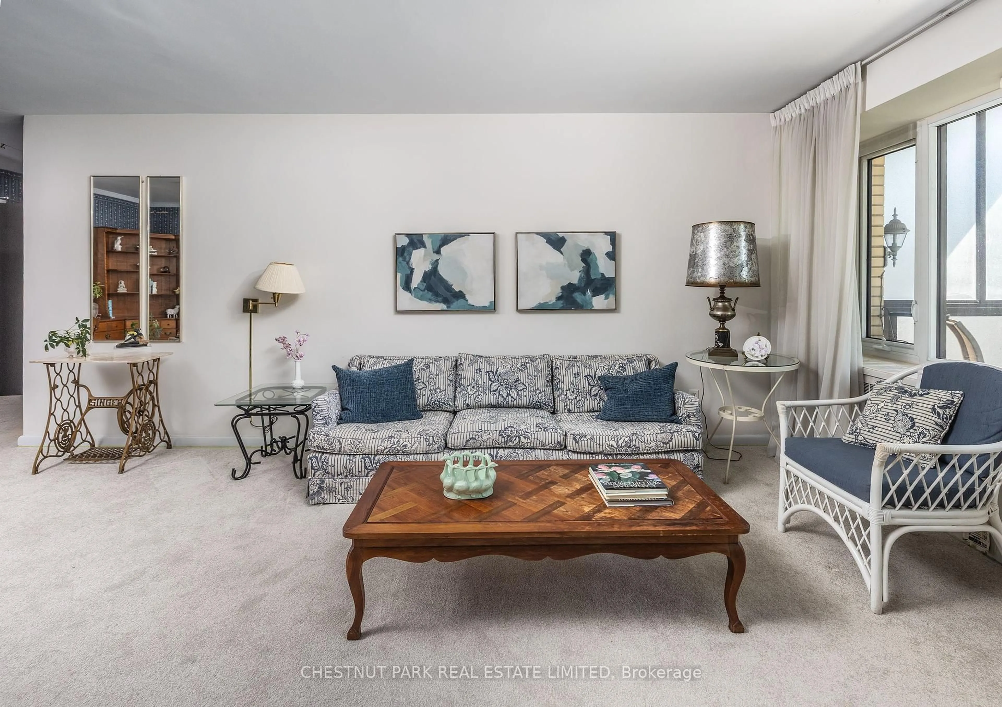 Living room with furniture, unknown for 120 Rosedale Valley Rd #810, Toronto Ontario M4W 1P8