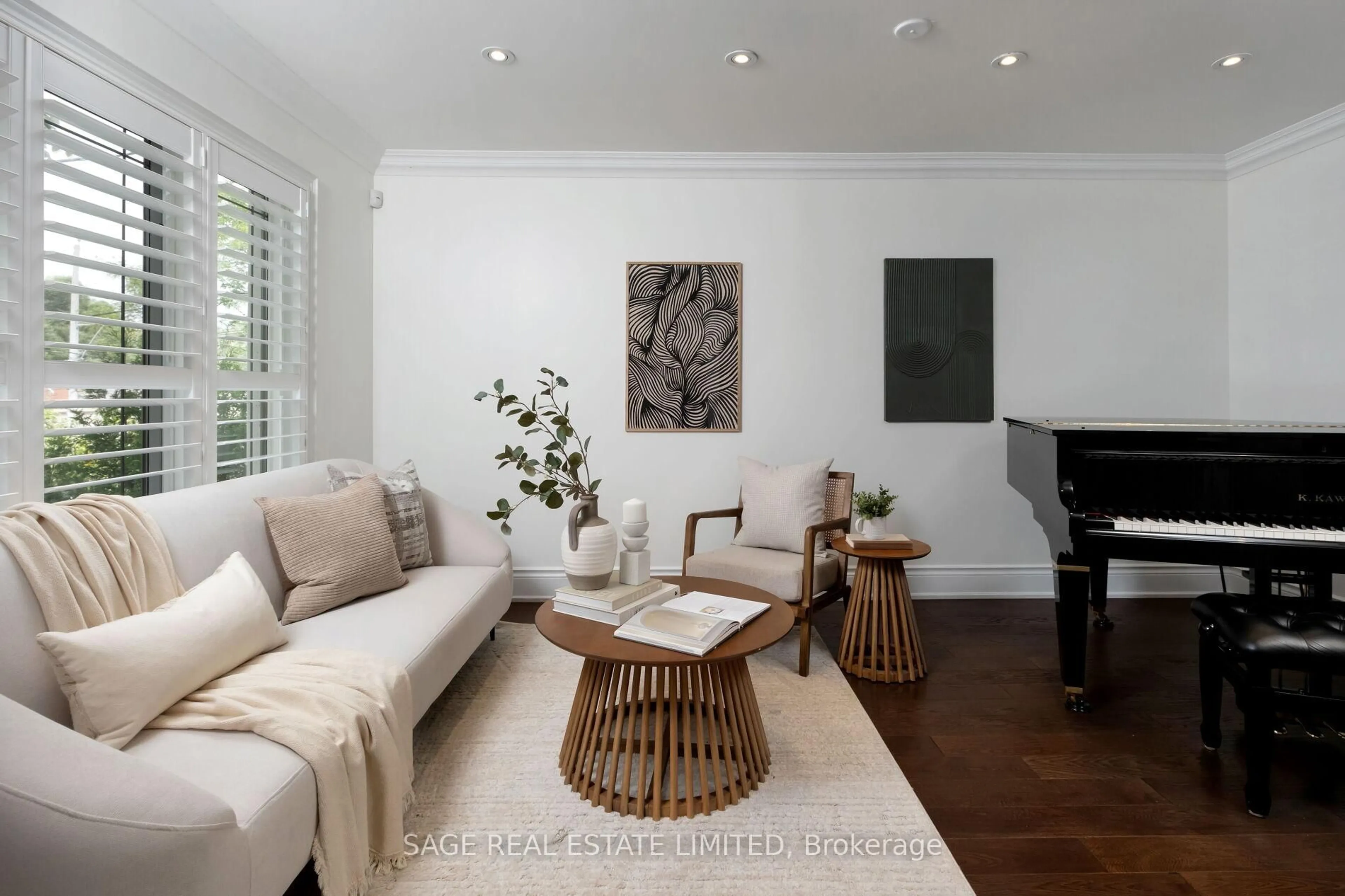 Living room with furniture, wood/laminate floor for 3 Fairfield Rd, Toronto Ontario M4P 1S9