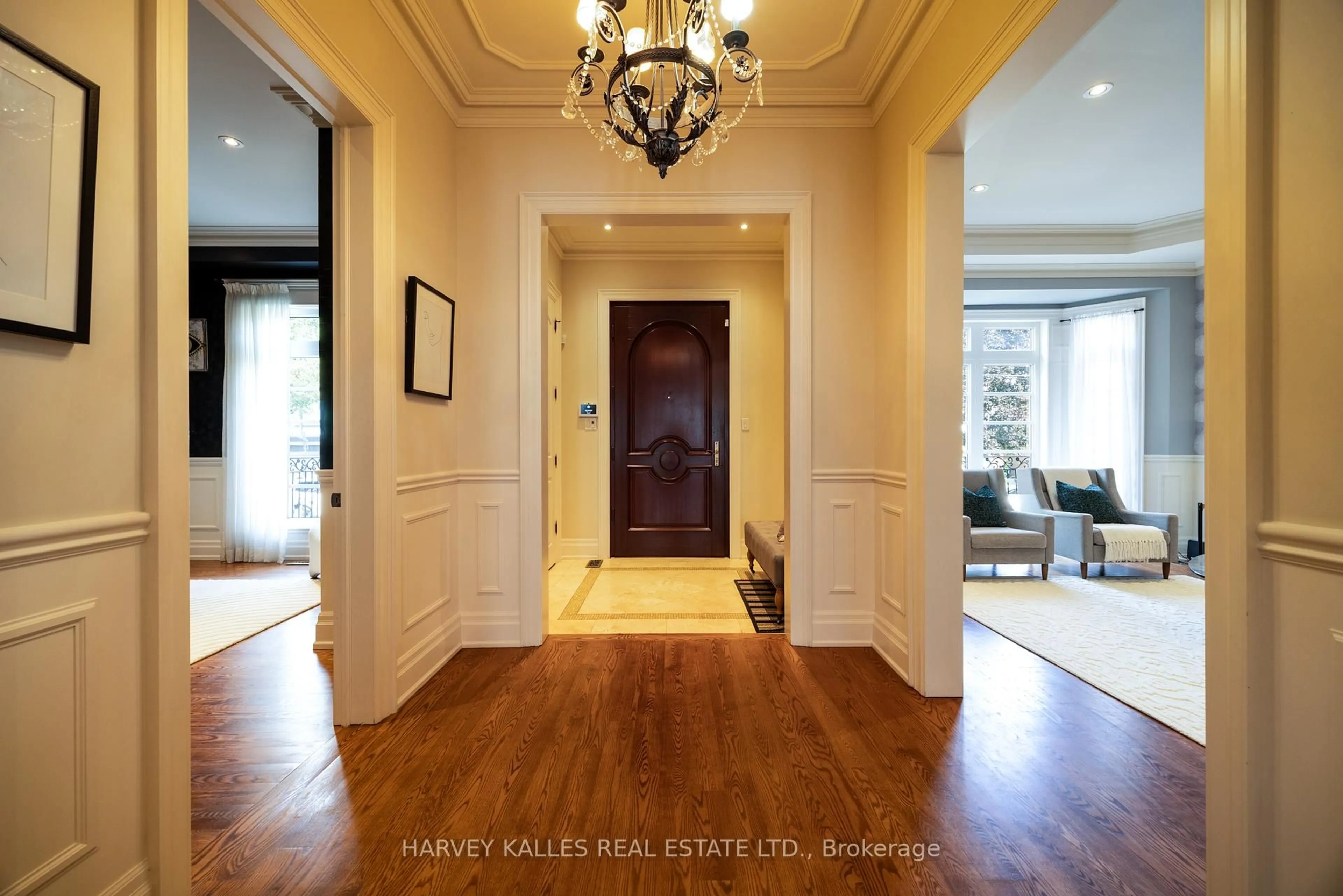 Indoor entryway for 351 Brooke Ave, Toronto Ontario M5M 2L4