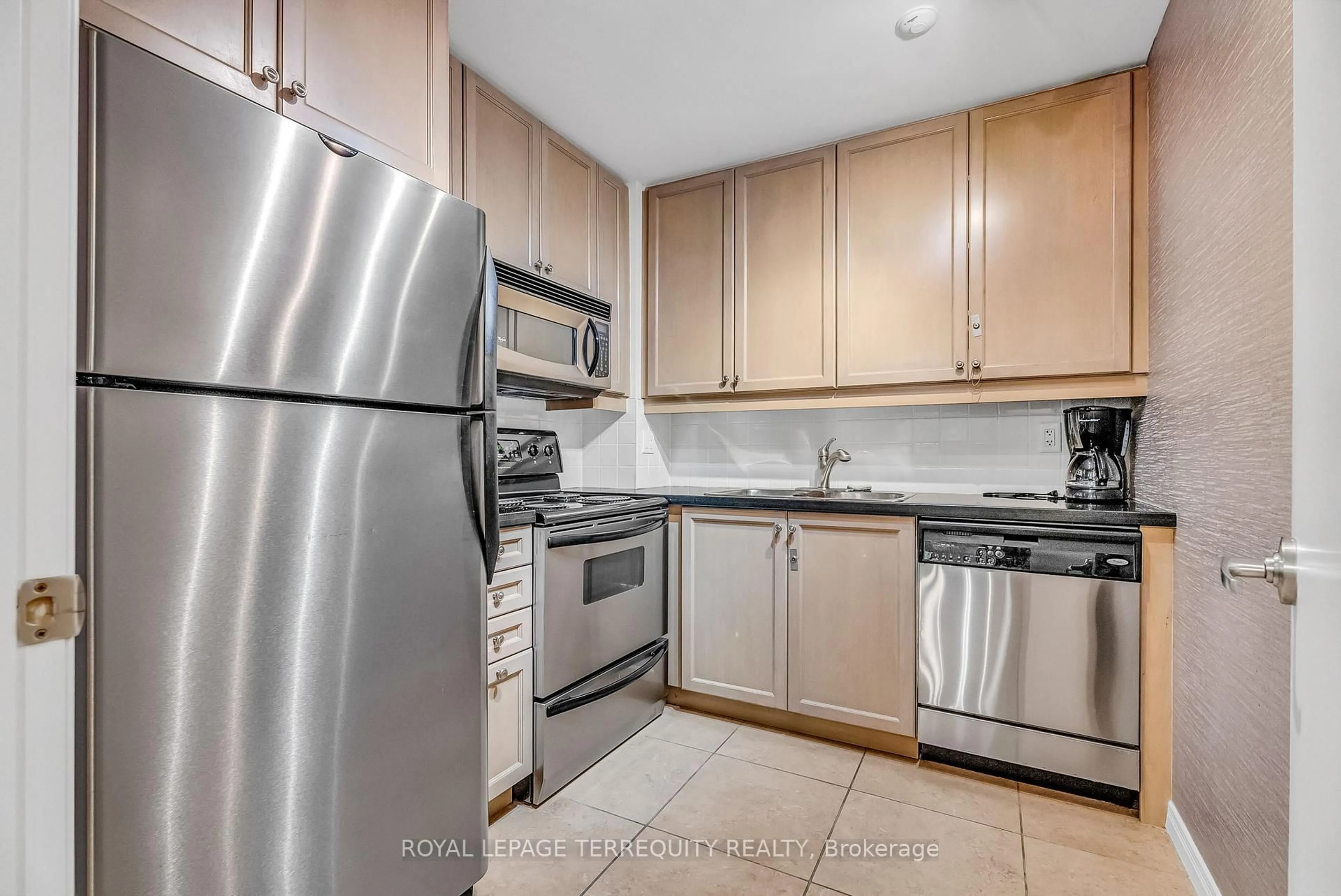 Standard kitchen, unknown for 205 The Donway #121, Toronto Ontario M3B 3S5