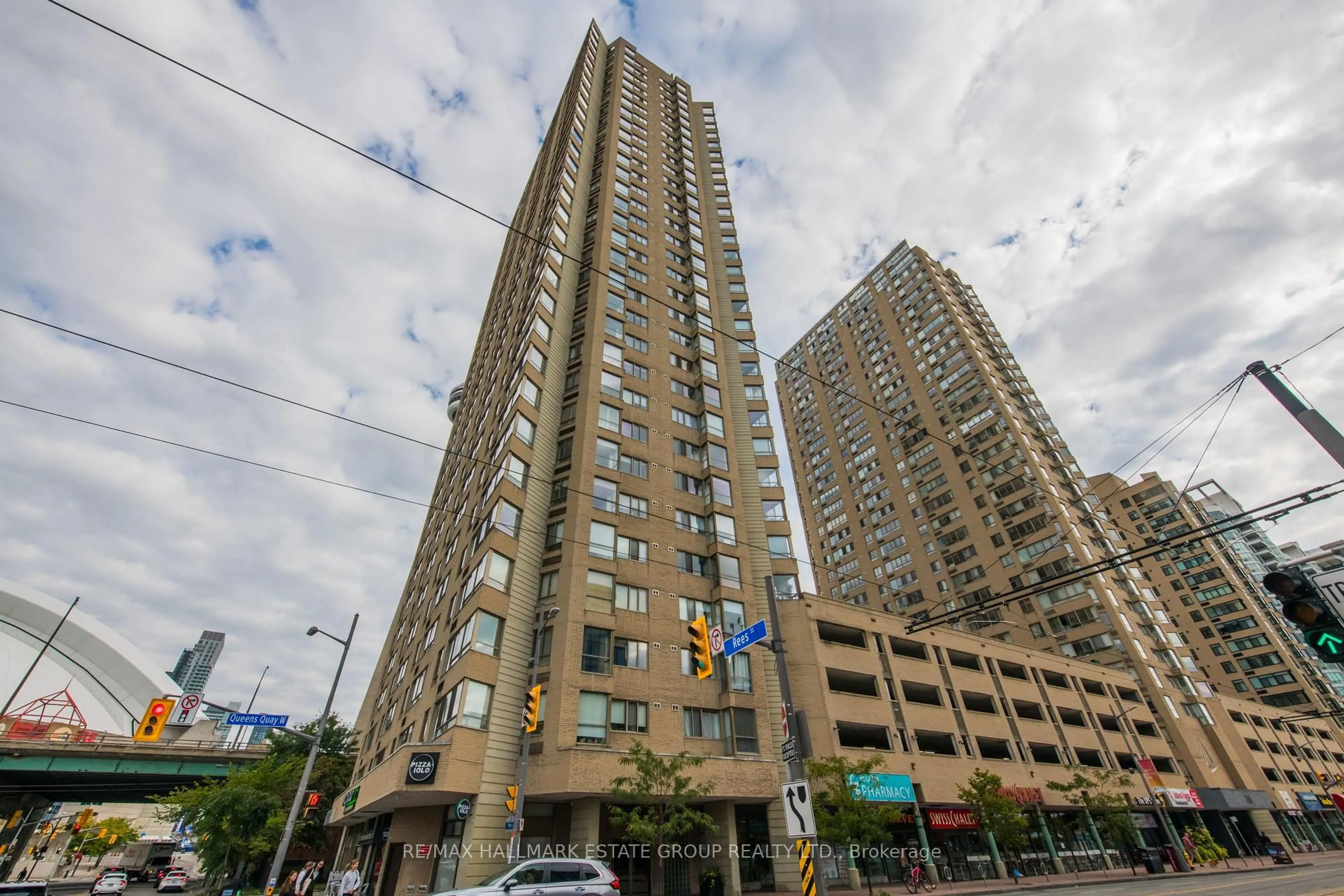 Patio, building for 270 Queens Quay #1102, Toronto Ontario M5J 2N4