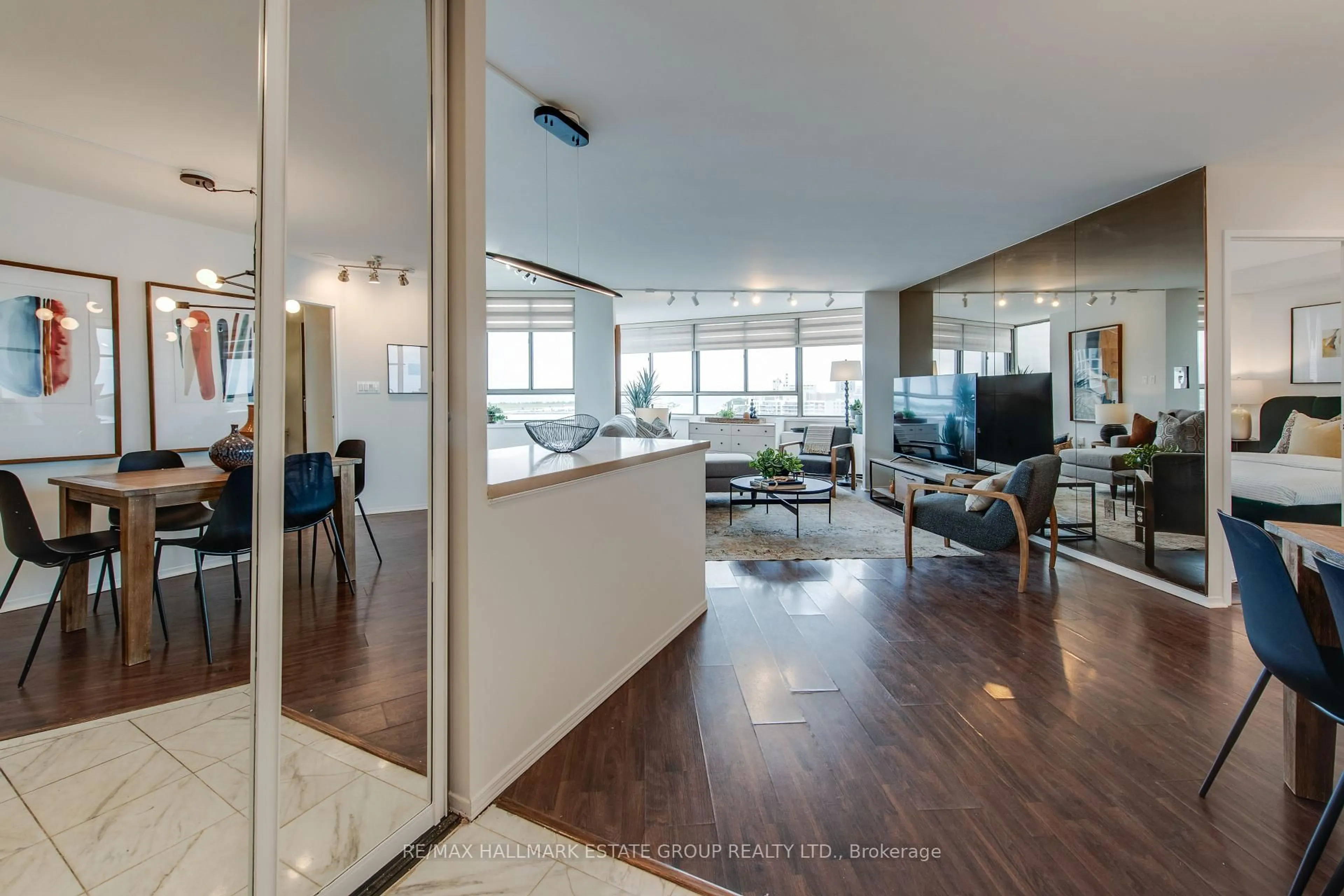 Unknown for 270 Queens Quay #1102, Toronto Ontario M5J 2N4