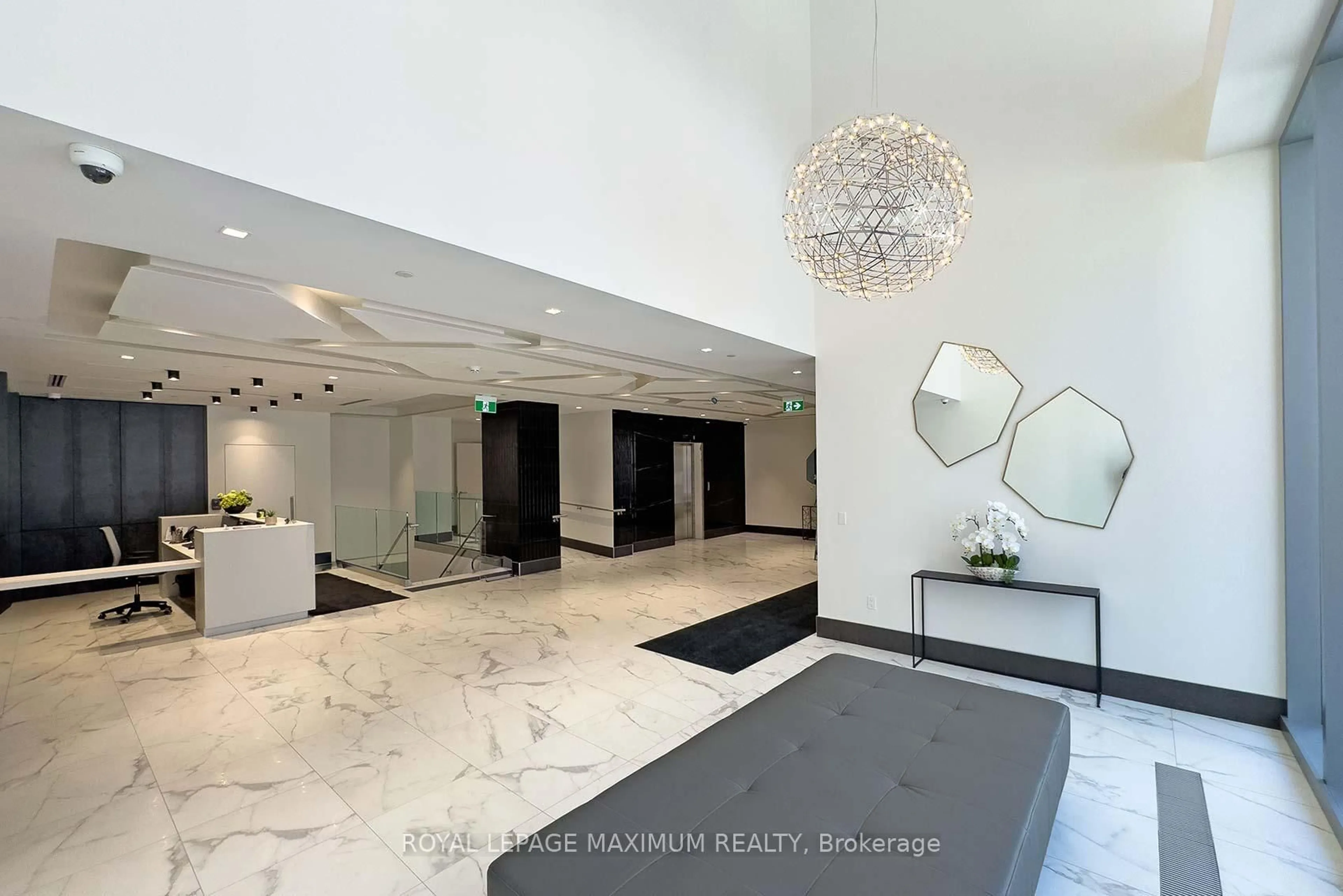 Indoor foyer for 50 Dunfield Ave #719, Toronto Ontario M4S 3A4