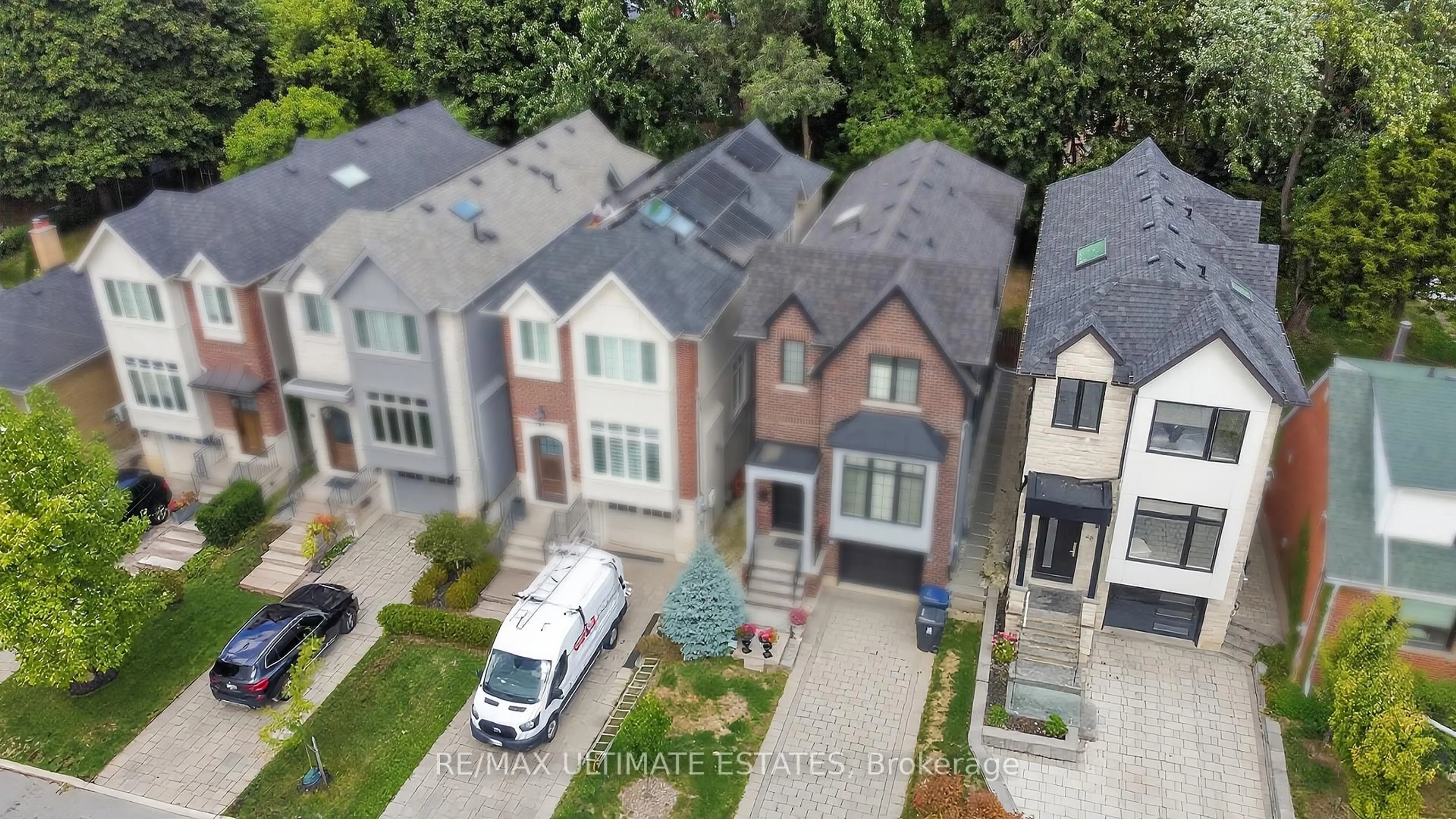 A pic from outside/outdoor area/front of a property/back of a property/a pic from drone, street for 46 Franklin Ave, Toronto Ontario M2N 1B6