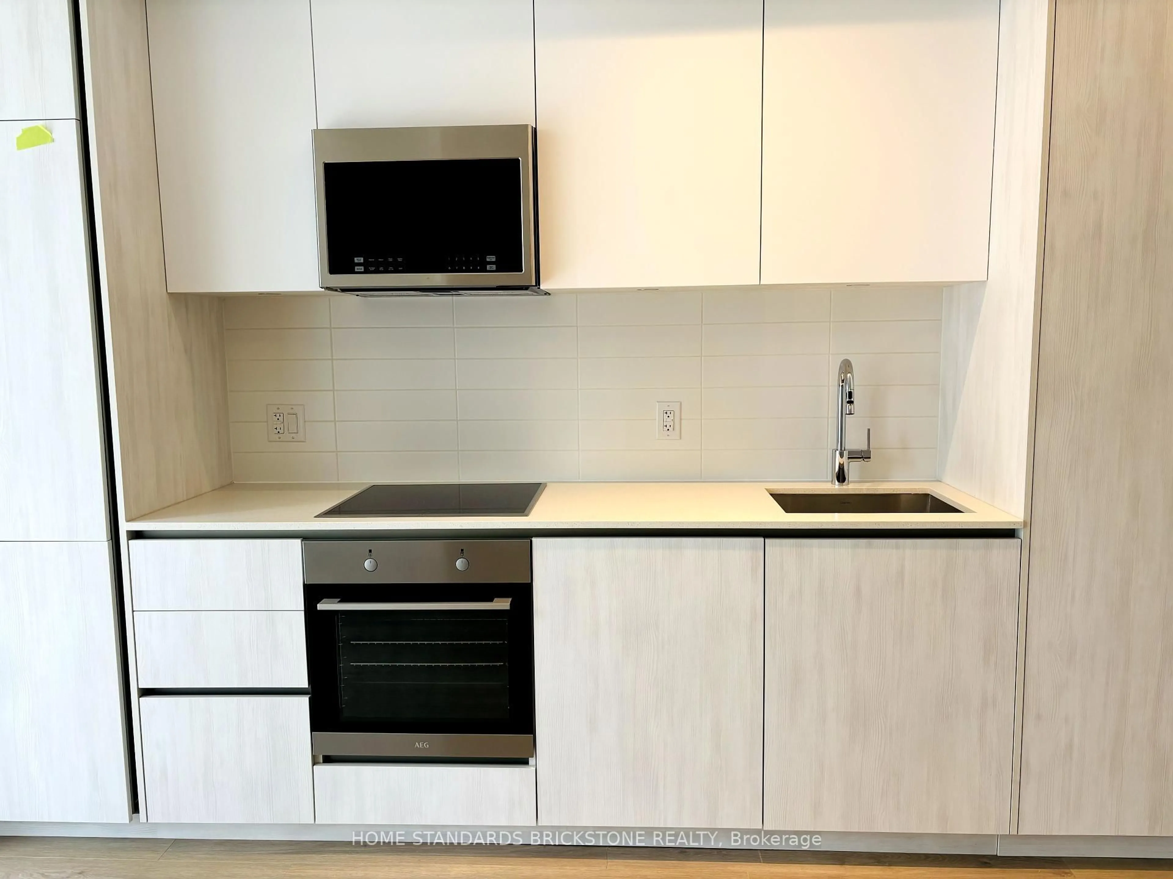 Standard kitchen, wood/laminate floor for 8 WIDMER St #2211, Toronto Ontario M5V 2E7