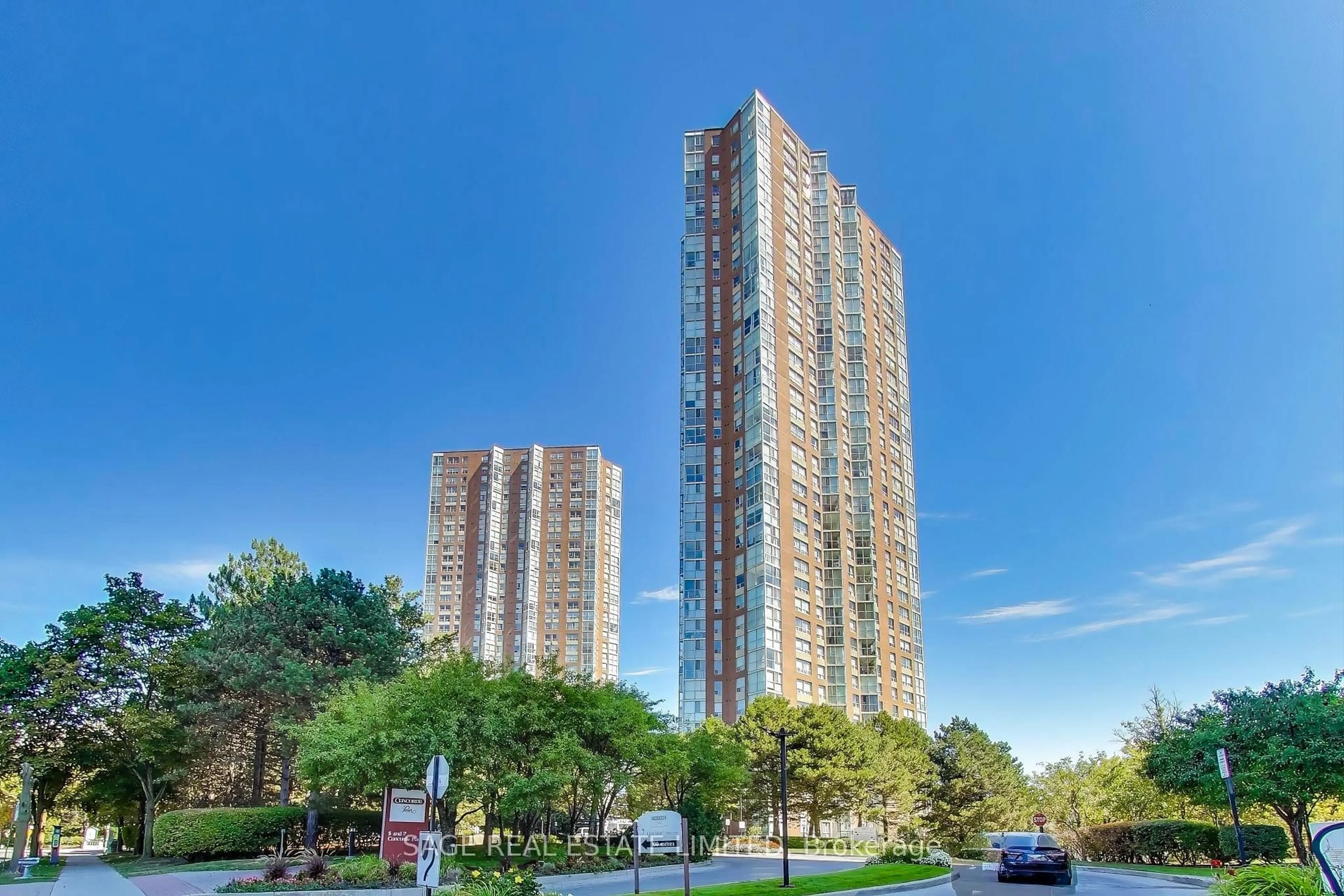 A pic from outside/outdoor area/front of a property/back of a property/a pic from drone, building for 5 Concorde Pl #1201, Toronto Ontario M3C 3M8
