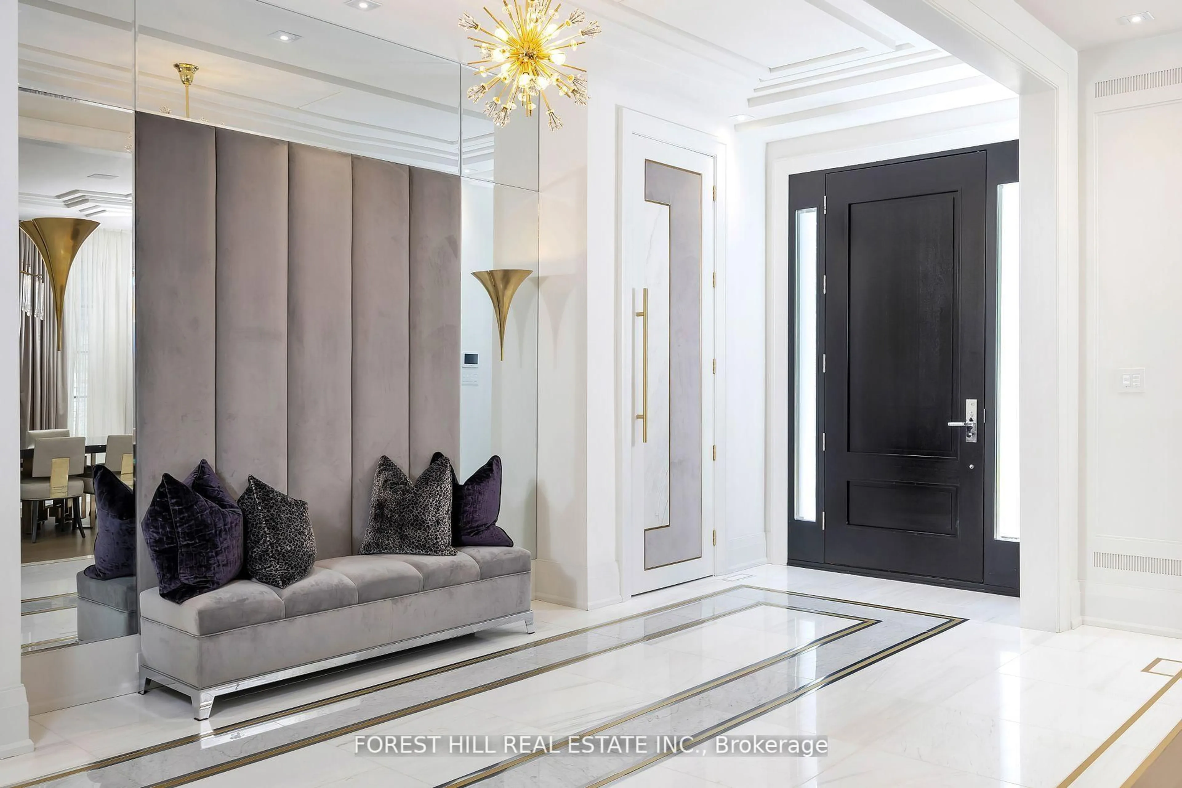 Indoor foyer for 239 Cortleigh Blvd, Toronto Ontario M5N 1P8