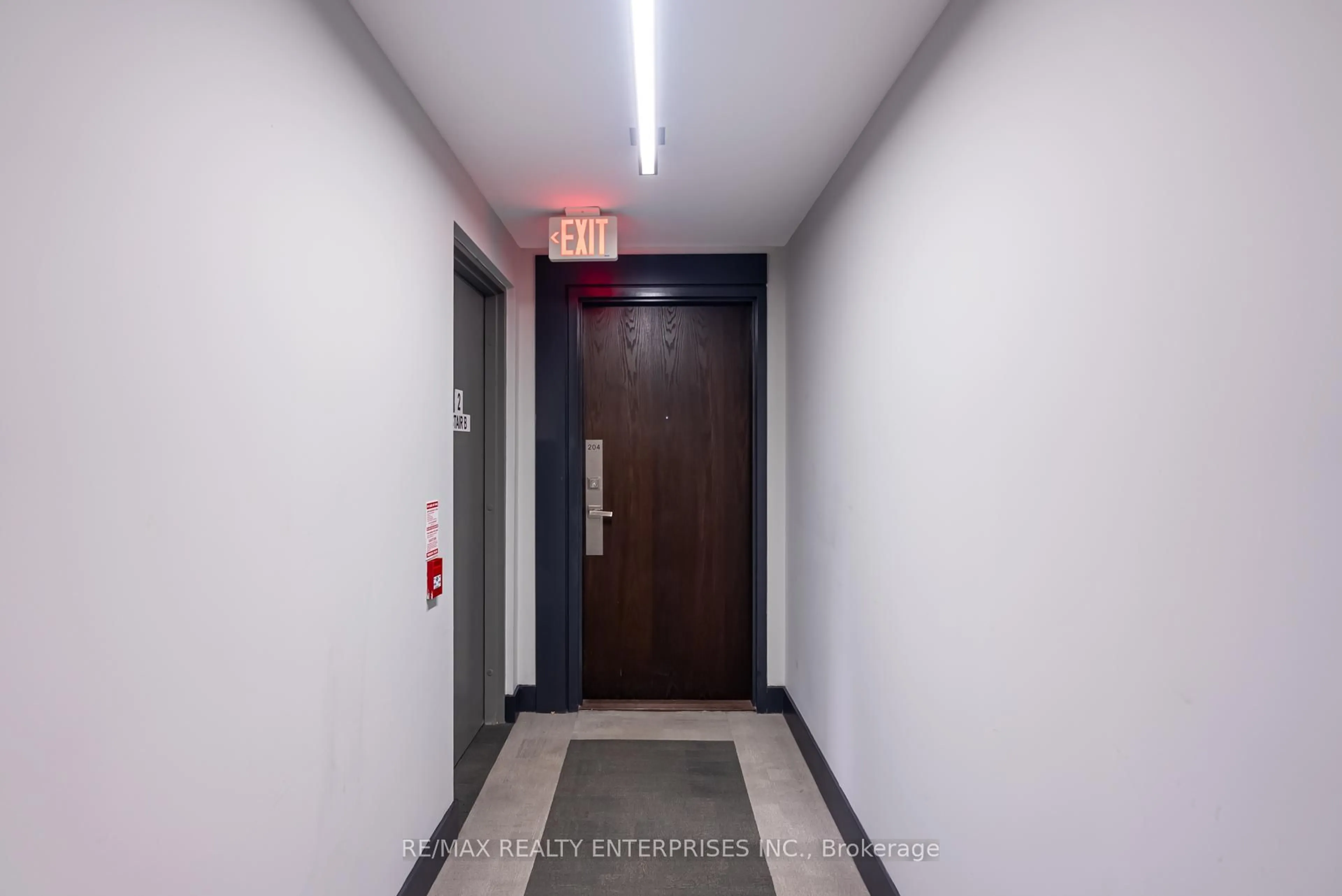 Indoor foyer for 1239 Dundas St #204, Toronto Ontario M6J 0E8