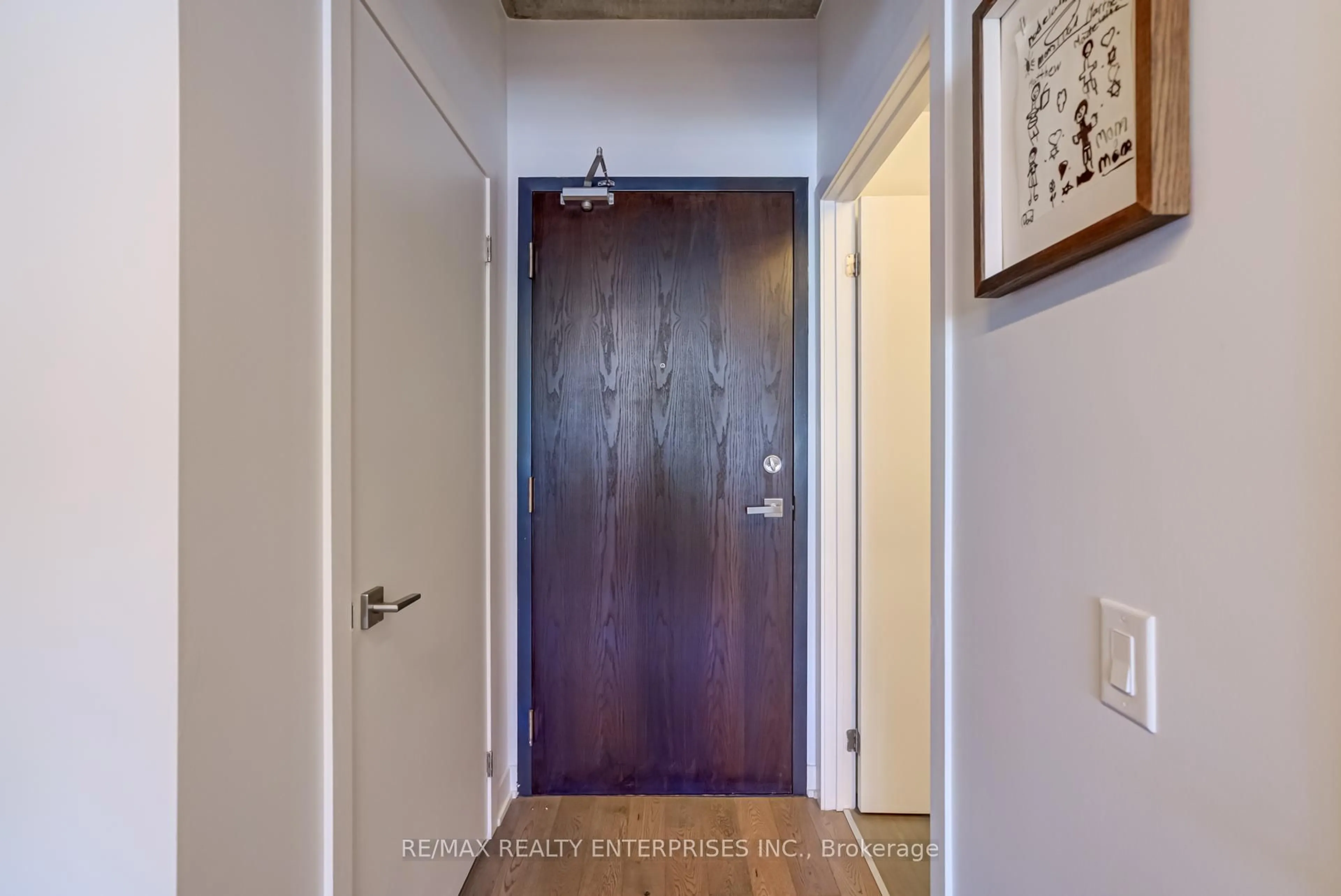 Indoor entryway for 1239 Dundas St #204, Toronto Ontario M6J 0E8