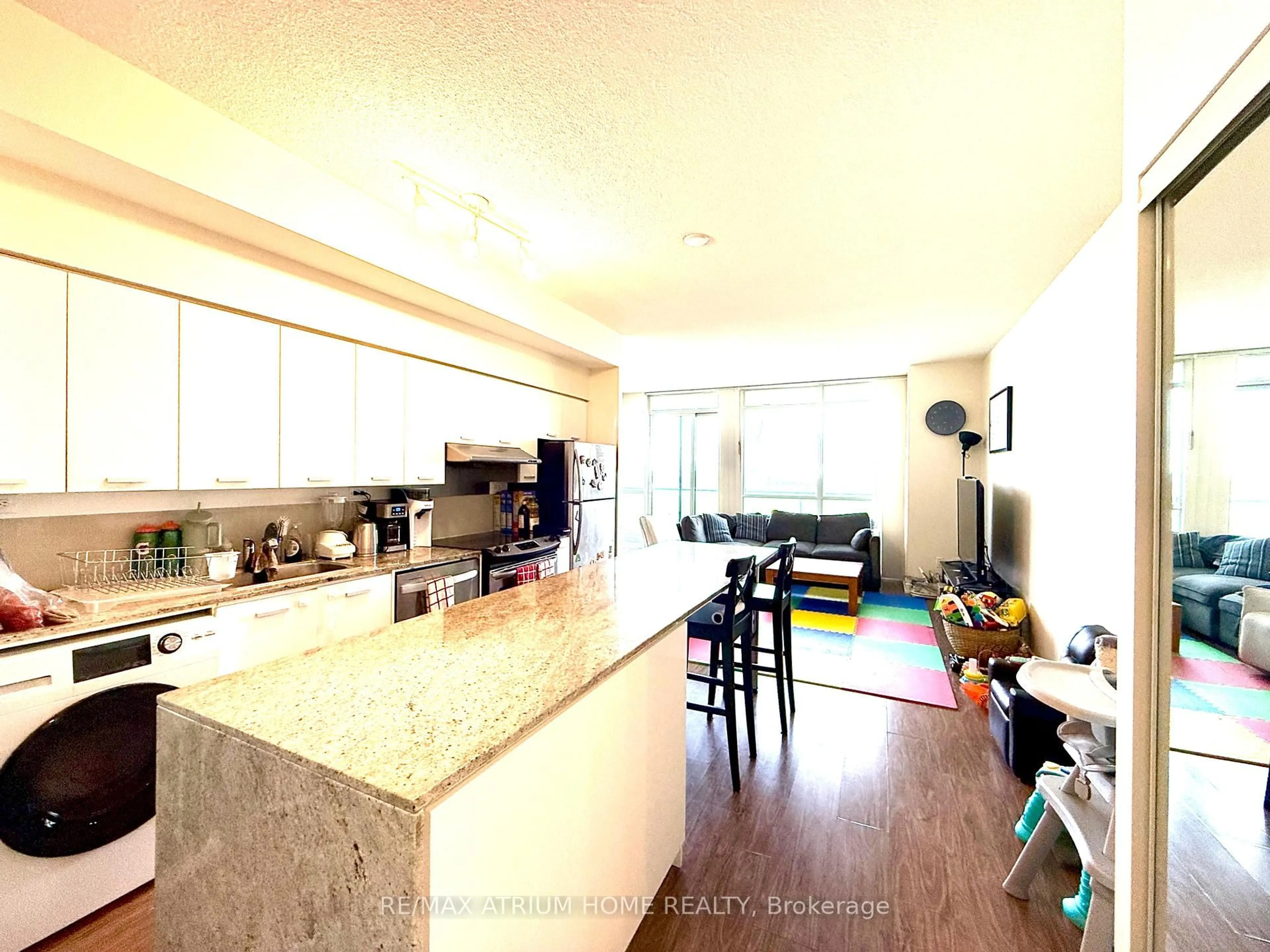Open concept kitchen, unknown for 29 Singer Crt #2605, Toronto Ontario M2K 0B3