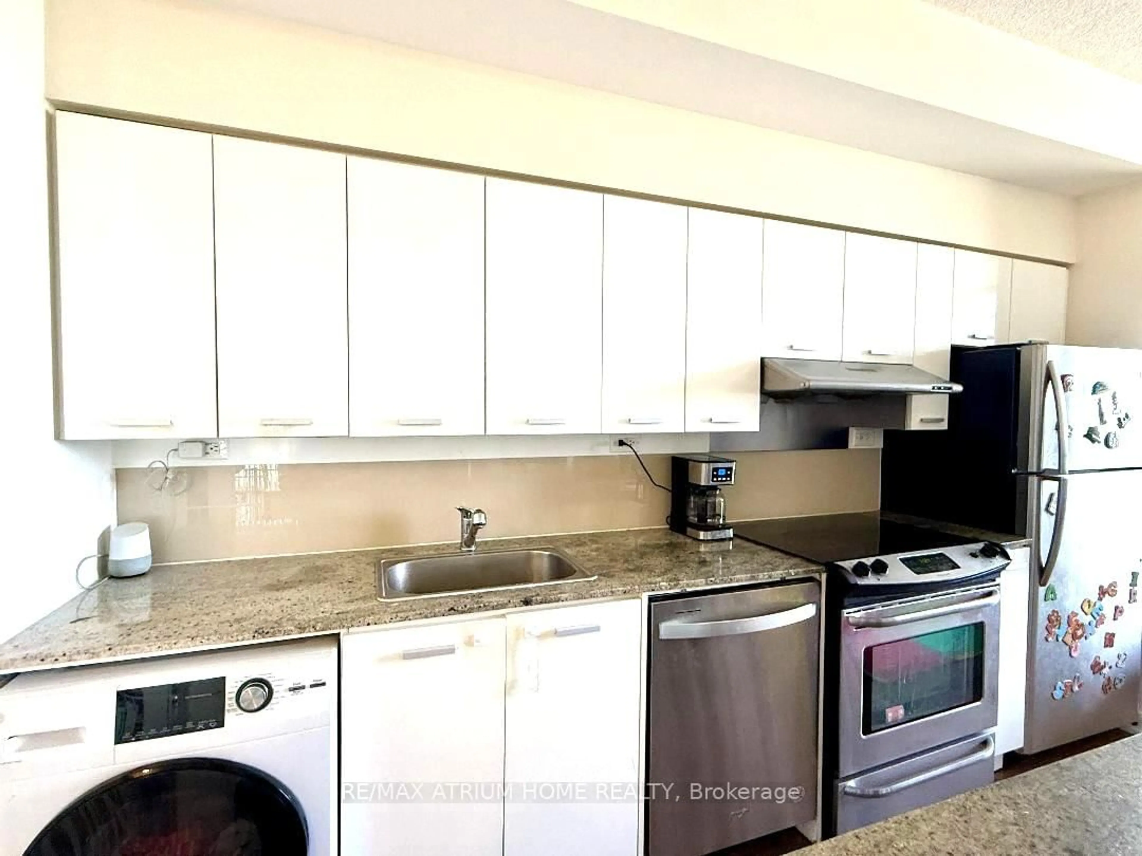 Standard kitchen, unknown for 29 Singer Crt #2605, Toronto Ontario M2K 0B3