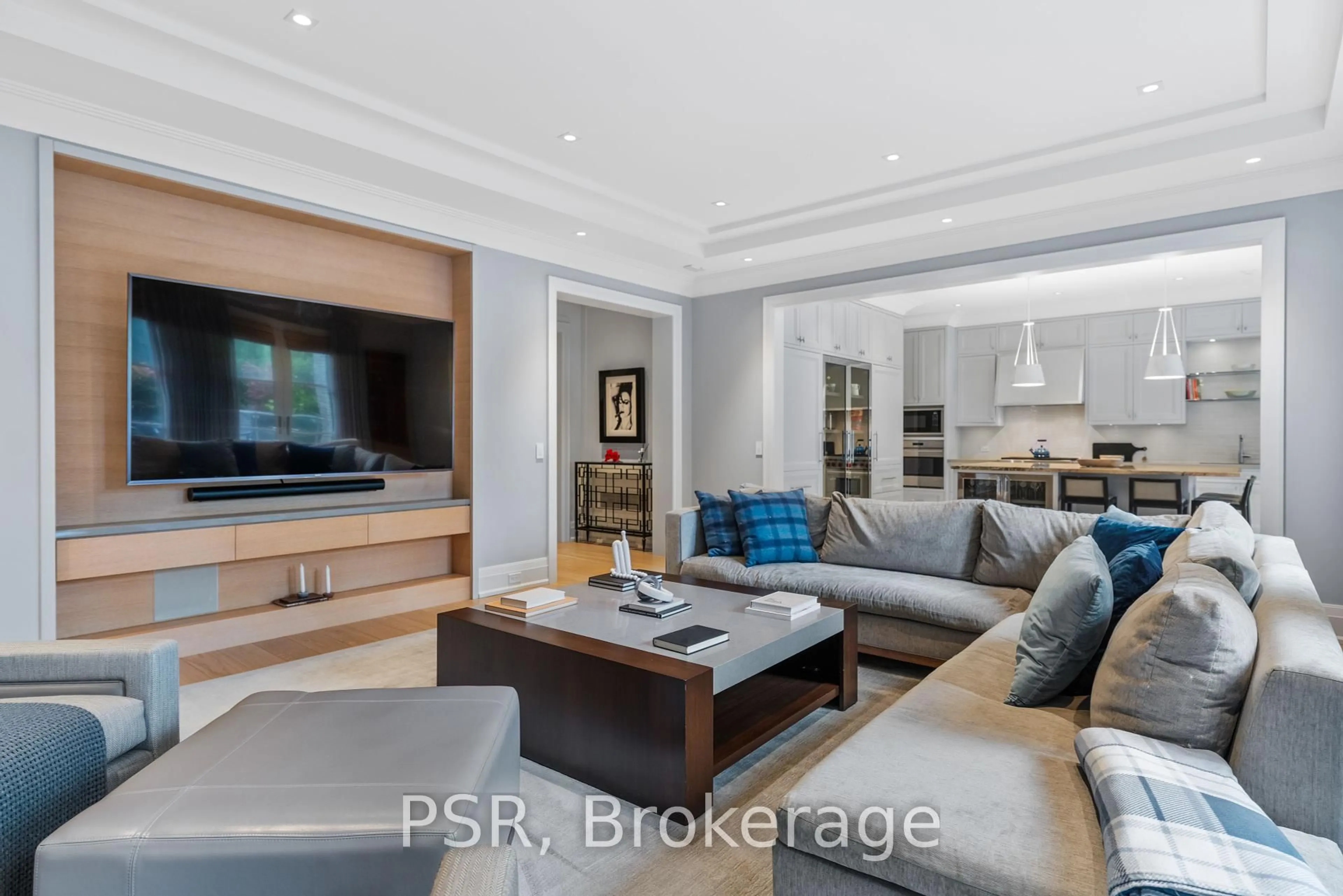 Living room with furniture, unknown for 221 Dunvegan Rd, Toronto Ontario M5P 2P3