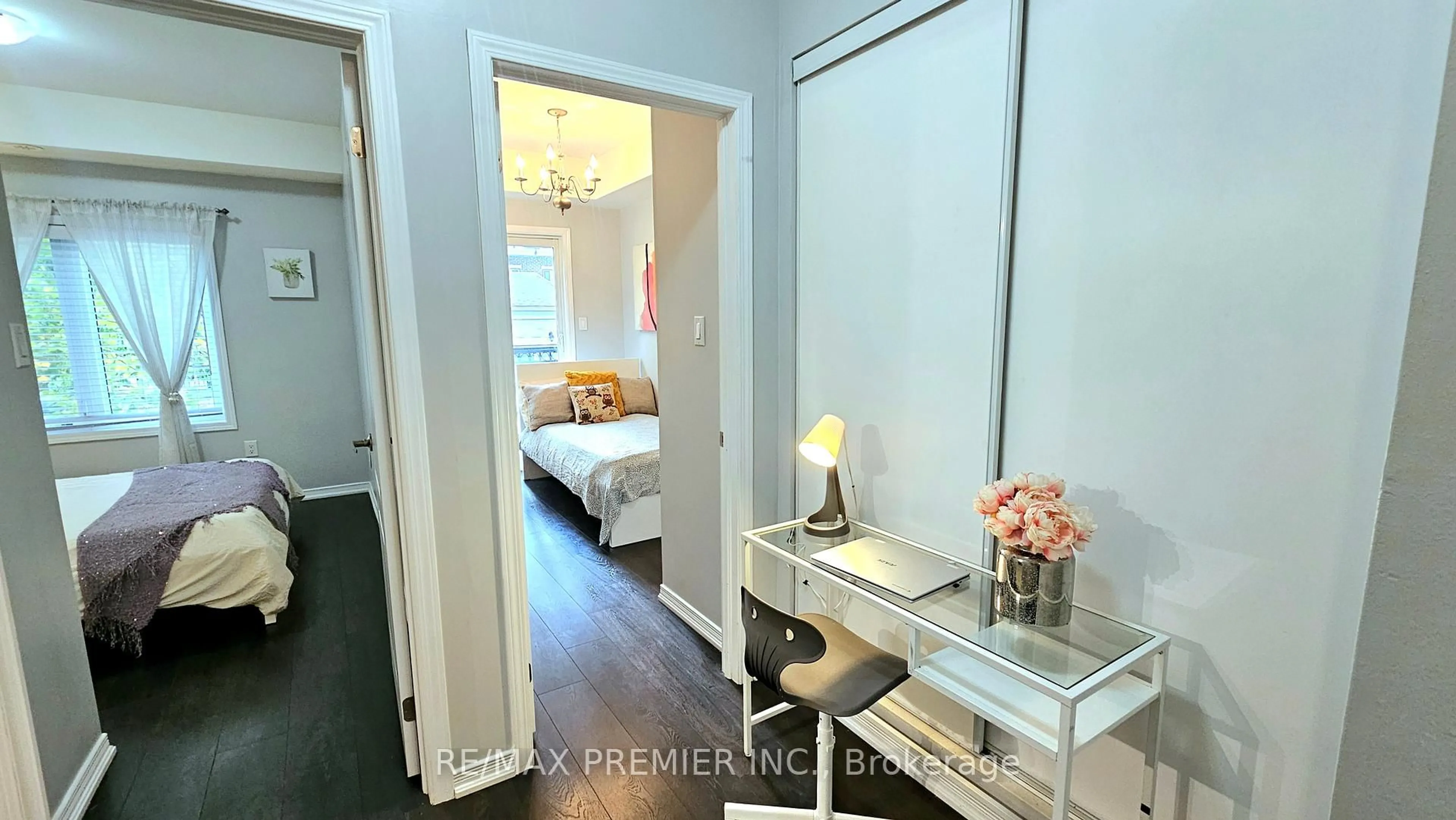 Indoor entryway for 19 Coneflower Cres #272, Toronto Ontario M2R 0A4