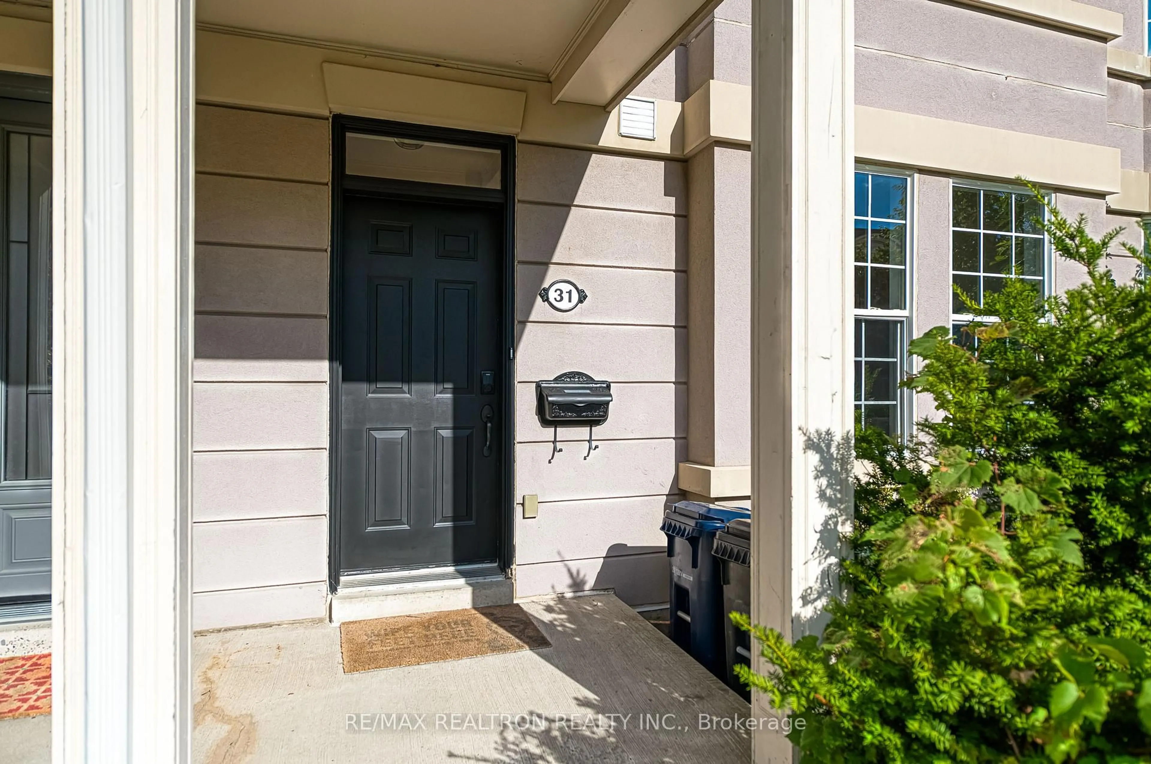 Indoor entryway for 31 Preakness Dr, Toronto Ontario M3B 3S2
