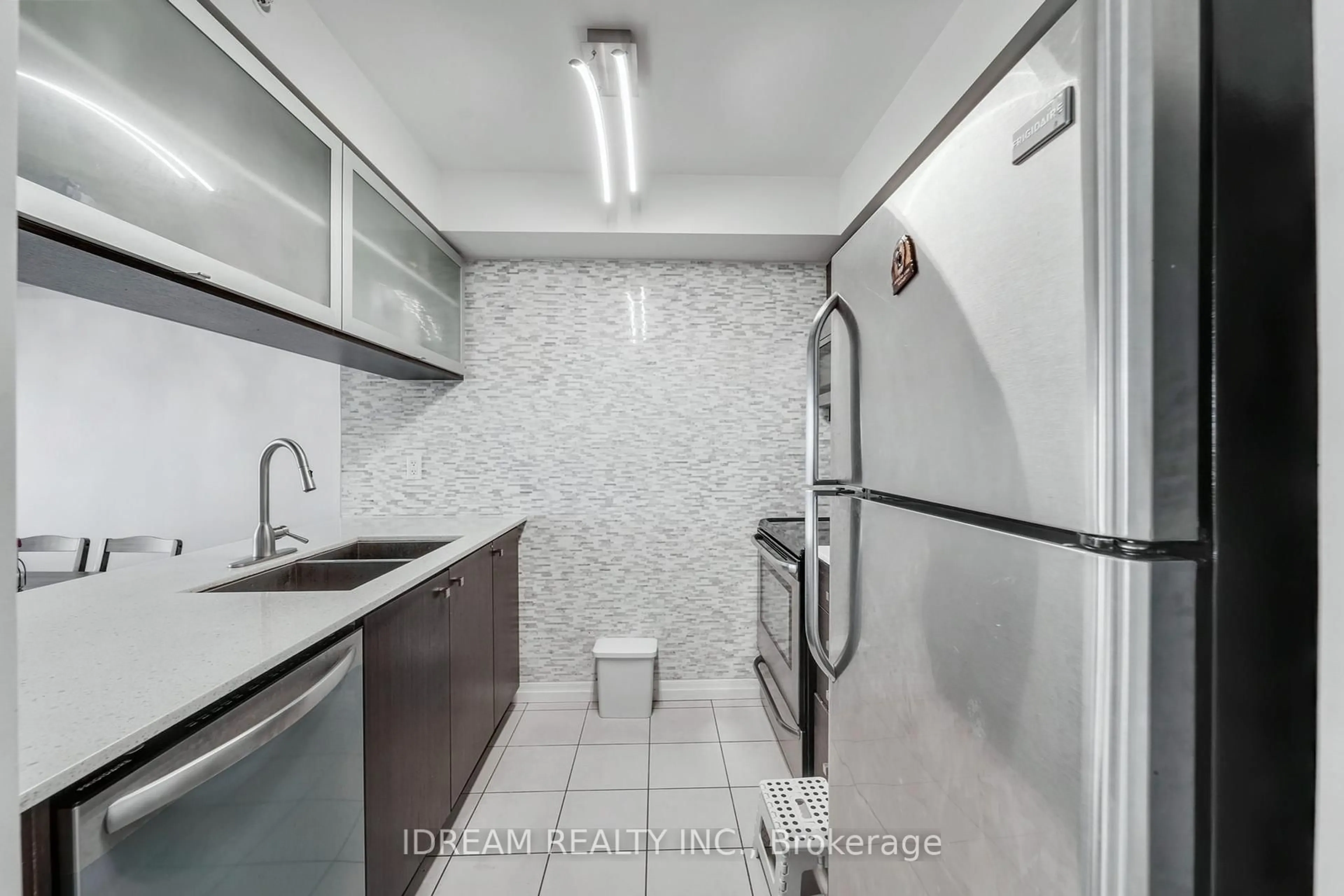 Standard kitchen, ceramic/tile floor for 275 Yorkland Rd #2505, Toronto Ontario M2J 0B4