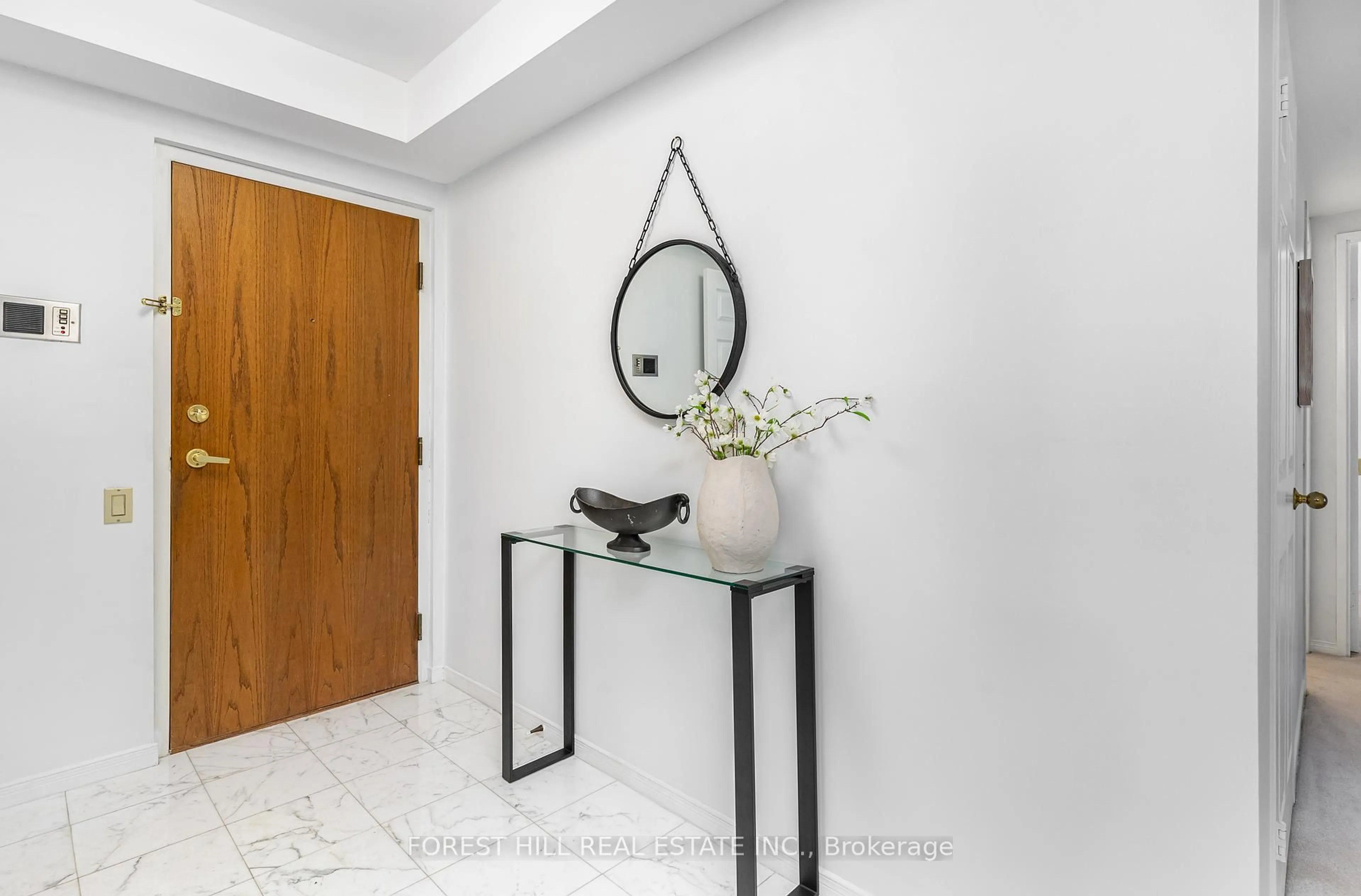 Indoor entryway for 3 Concorde Pl #2004, Toronto Ontario M3C 3K7