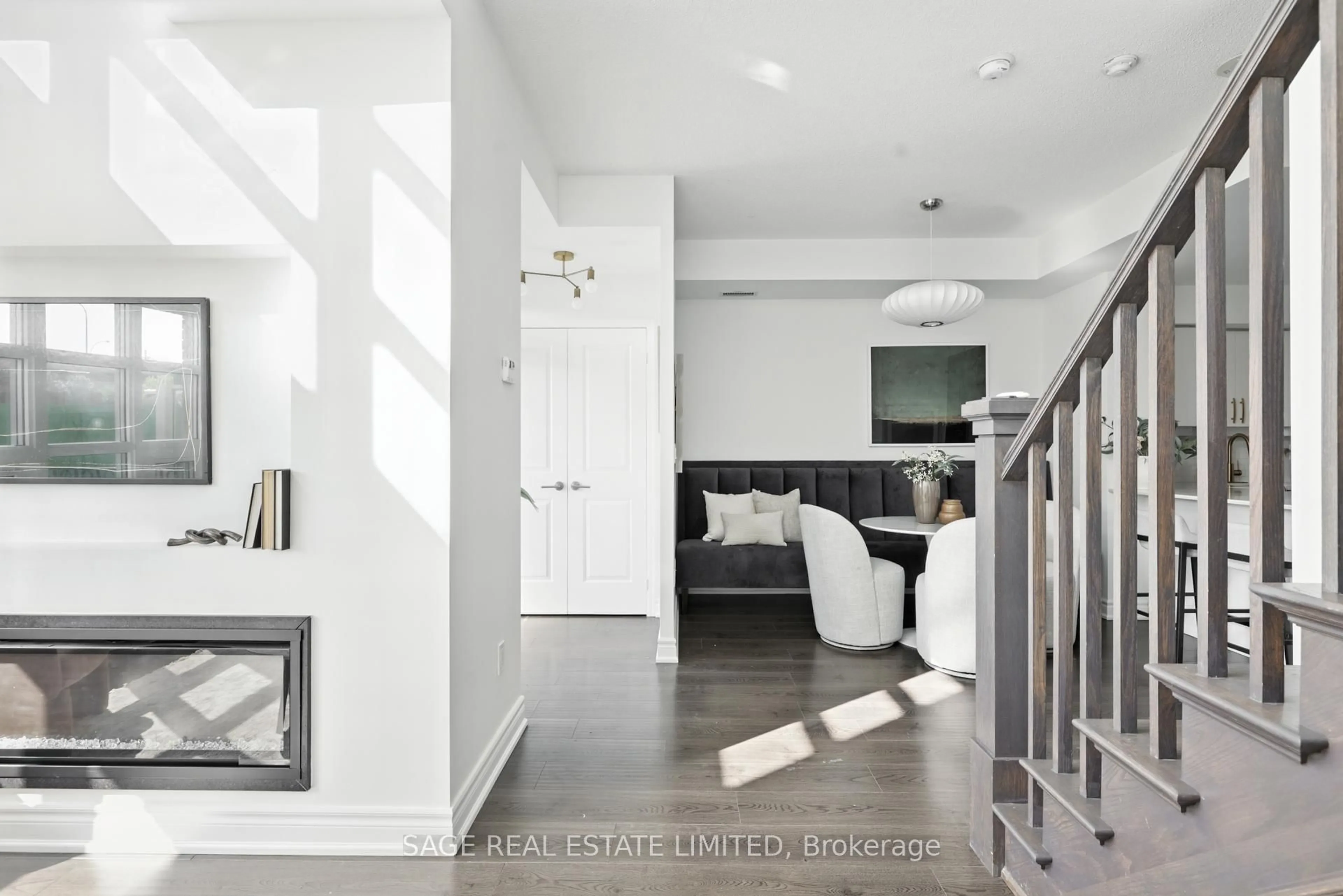 Contemporary bathroom, ceramic/tile floor for 6 Pirandello St #TH5, Toronto Ontario M6K 0B1