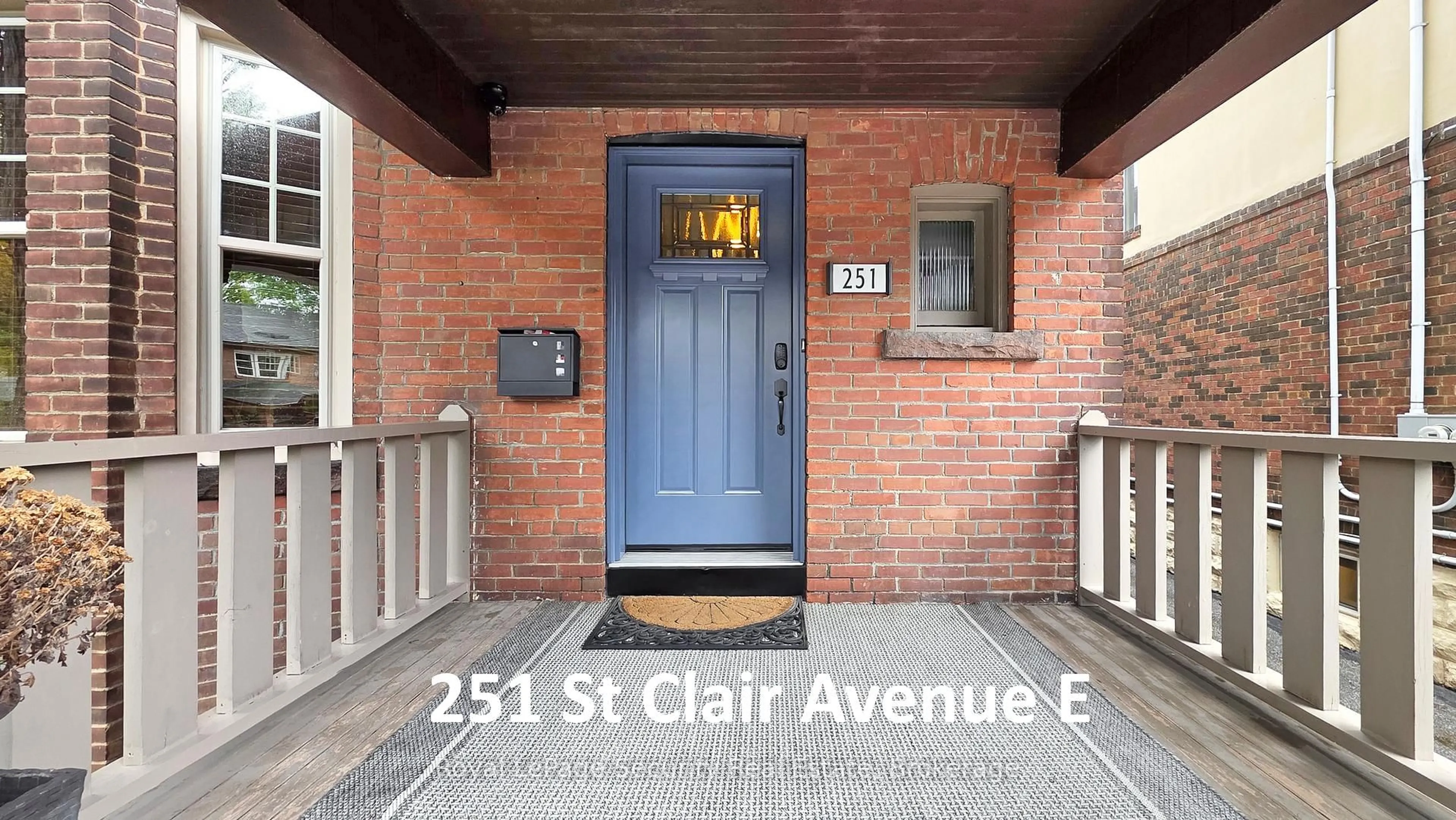 Indoor foyer for 251 St Clair Ave, Toronto Ontario M4T 1P1