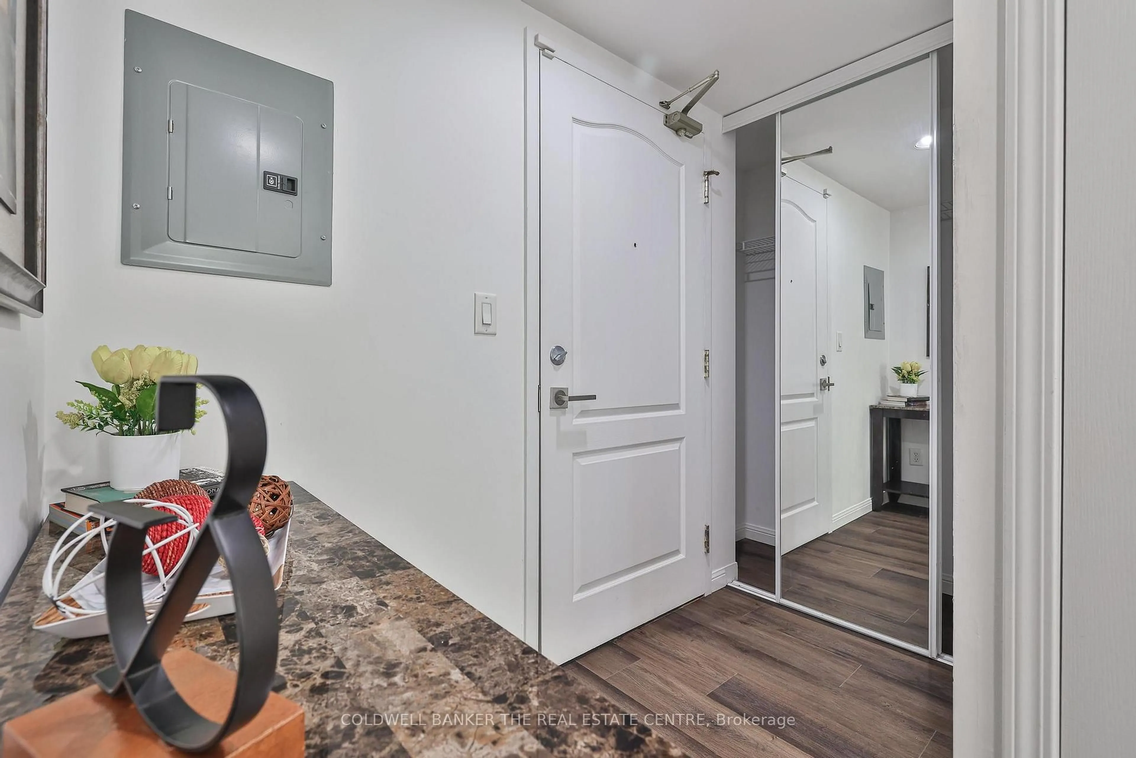 Indoor entryway for 18 Stafford St #203, Toronto Ontario M5V 3W4