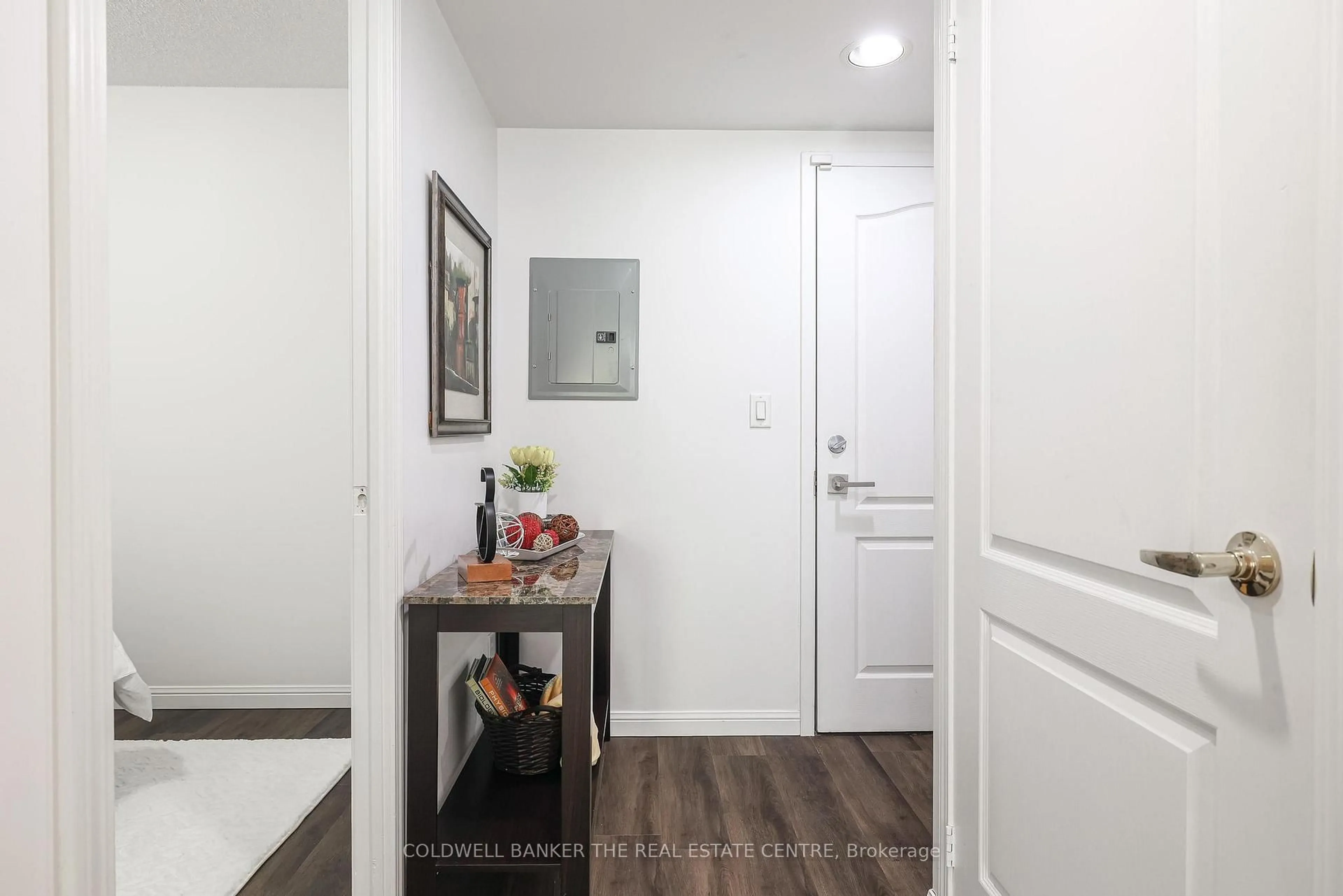 Indoor entryway for 18 Stafford St #203, Toronto Ontario M5V 3W4