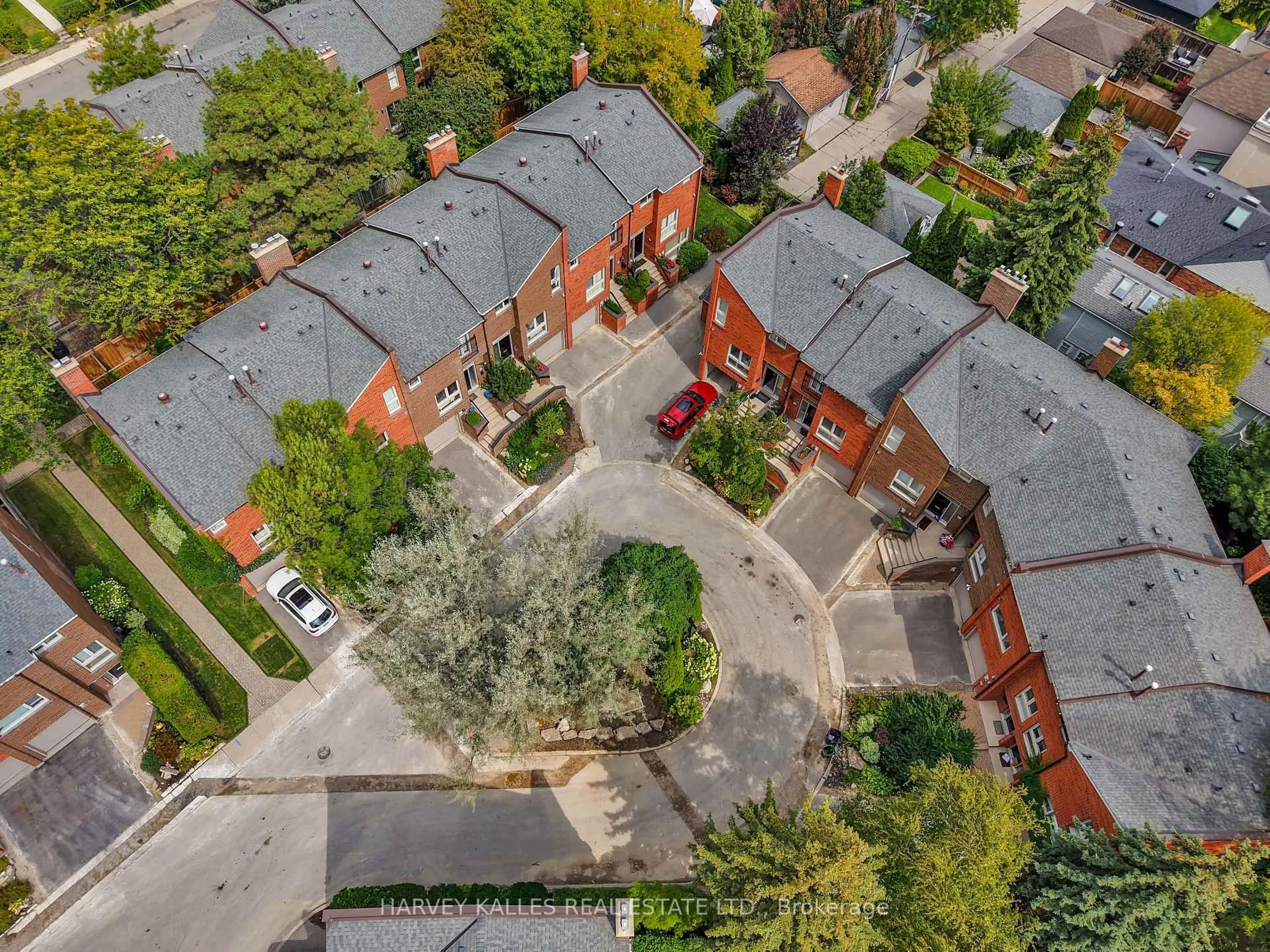 A pic from outside/outdoor area/front of a property/back of a property/a pic from drone, city buildings view from balcony for 68 Sylvan Valleyway, Toronto Ontario M5M 4M3