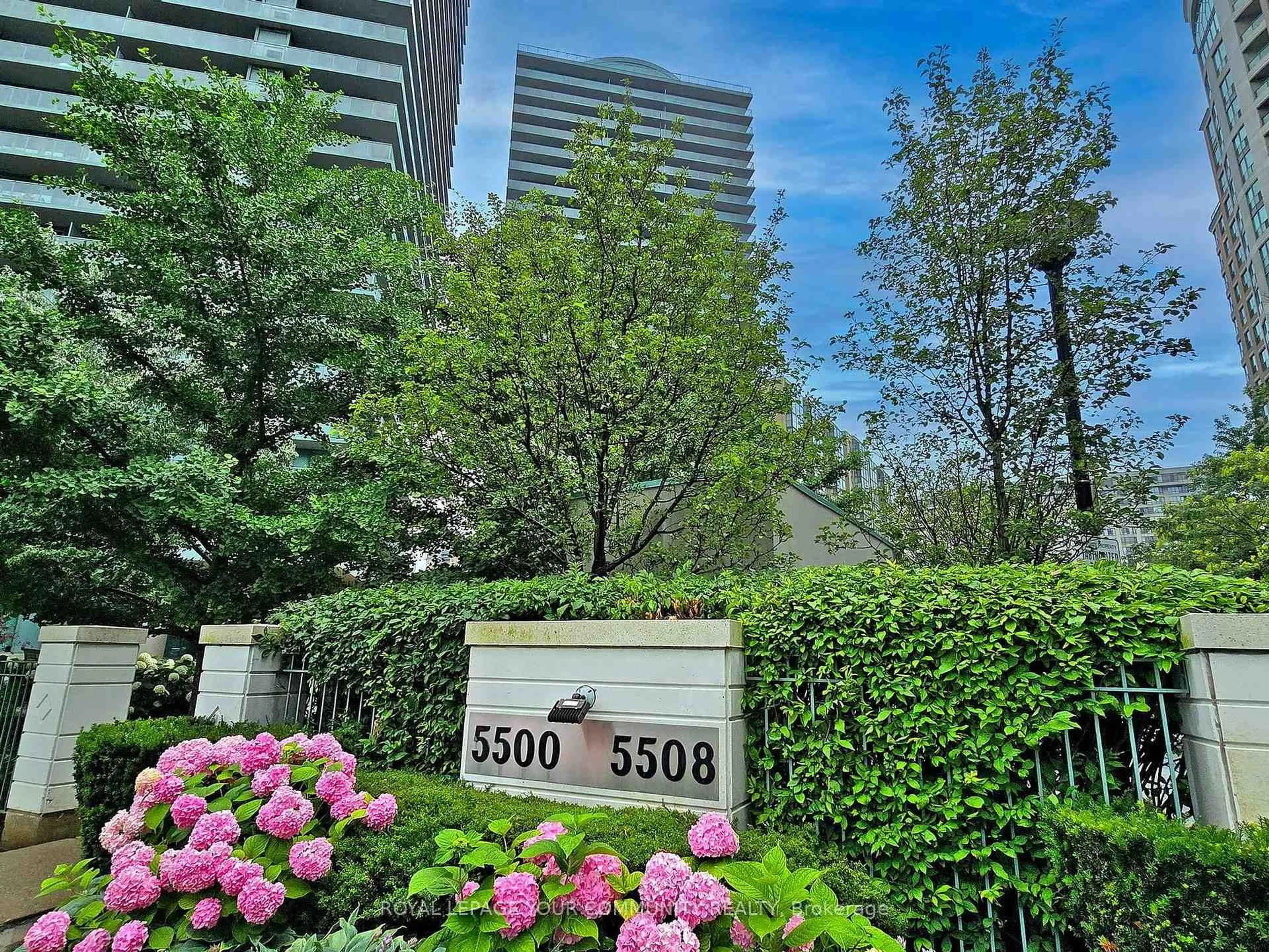 Indoor foyer for 5500 Yonge St #610, Toronto Ontario M2N 7L1