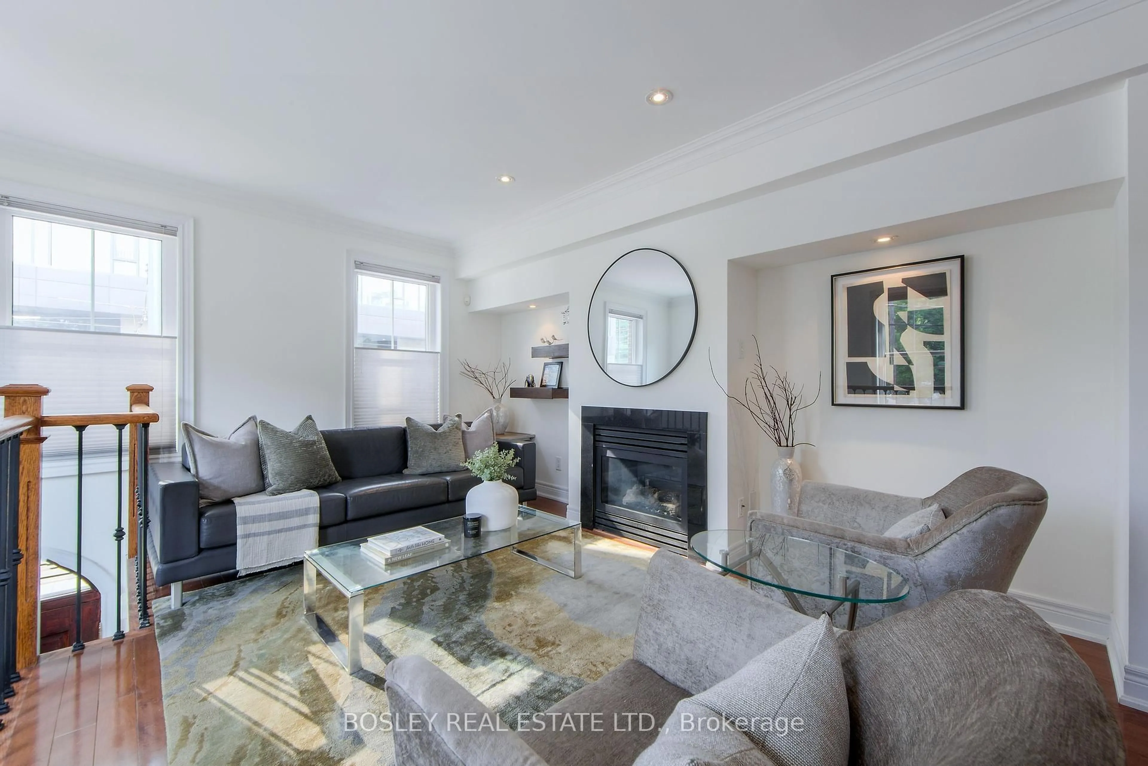 Living room with furniture, unknown for 188 McCaul St, Toronto Ontario M5T 1W5